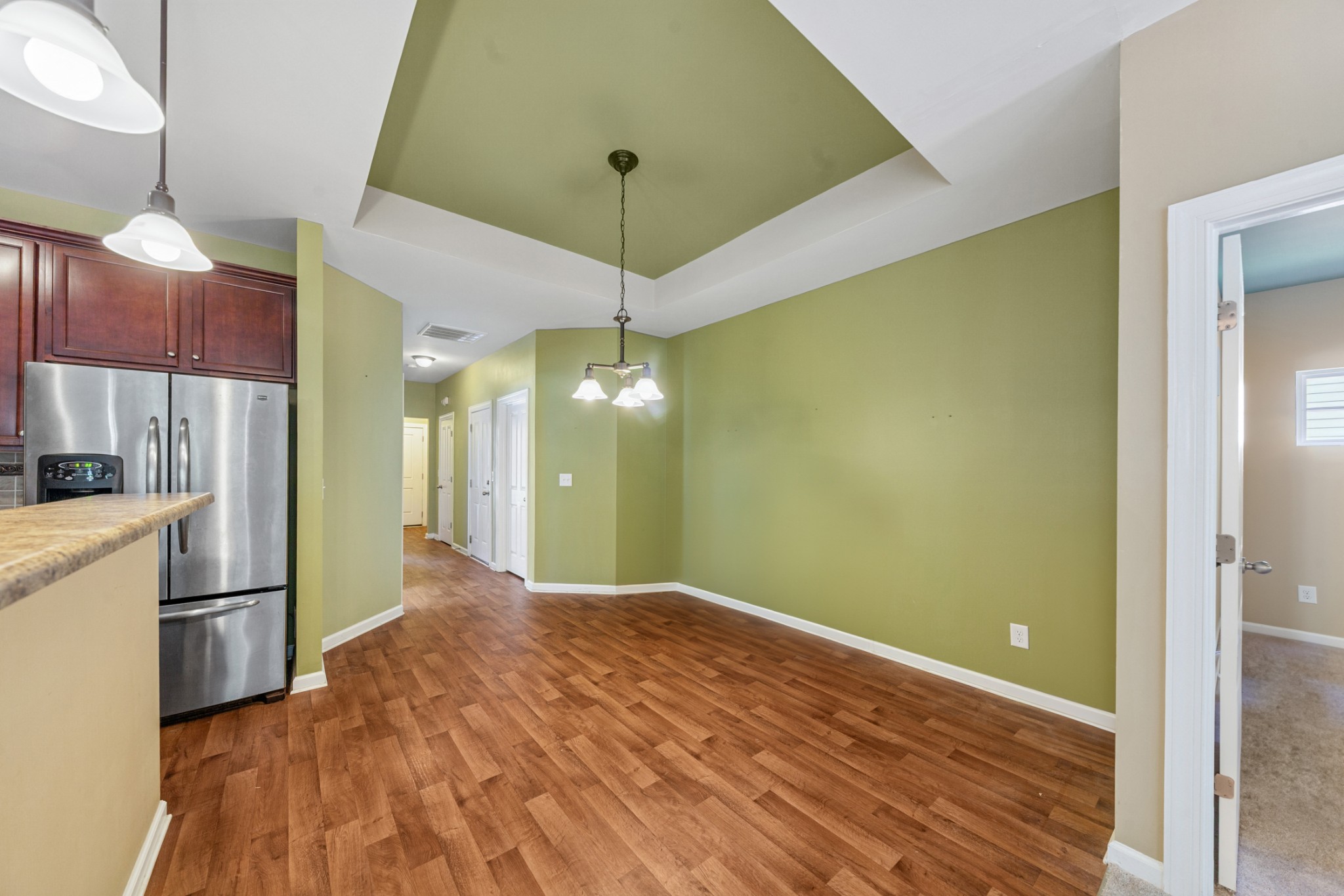 2438 Duxbury Dr