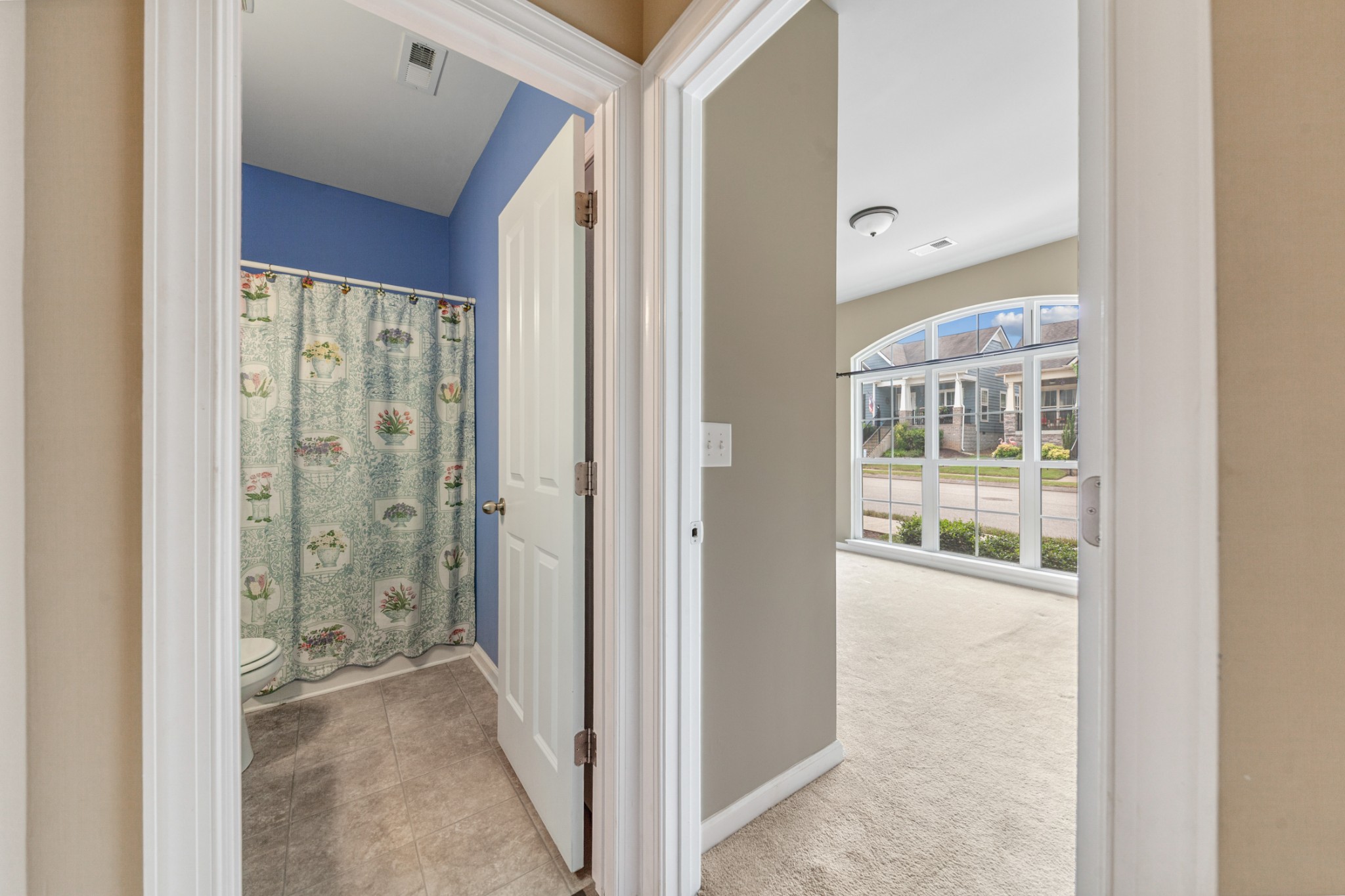 2438 Duxbury Dr