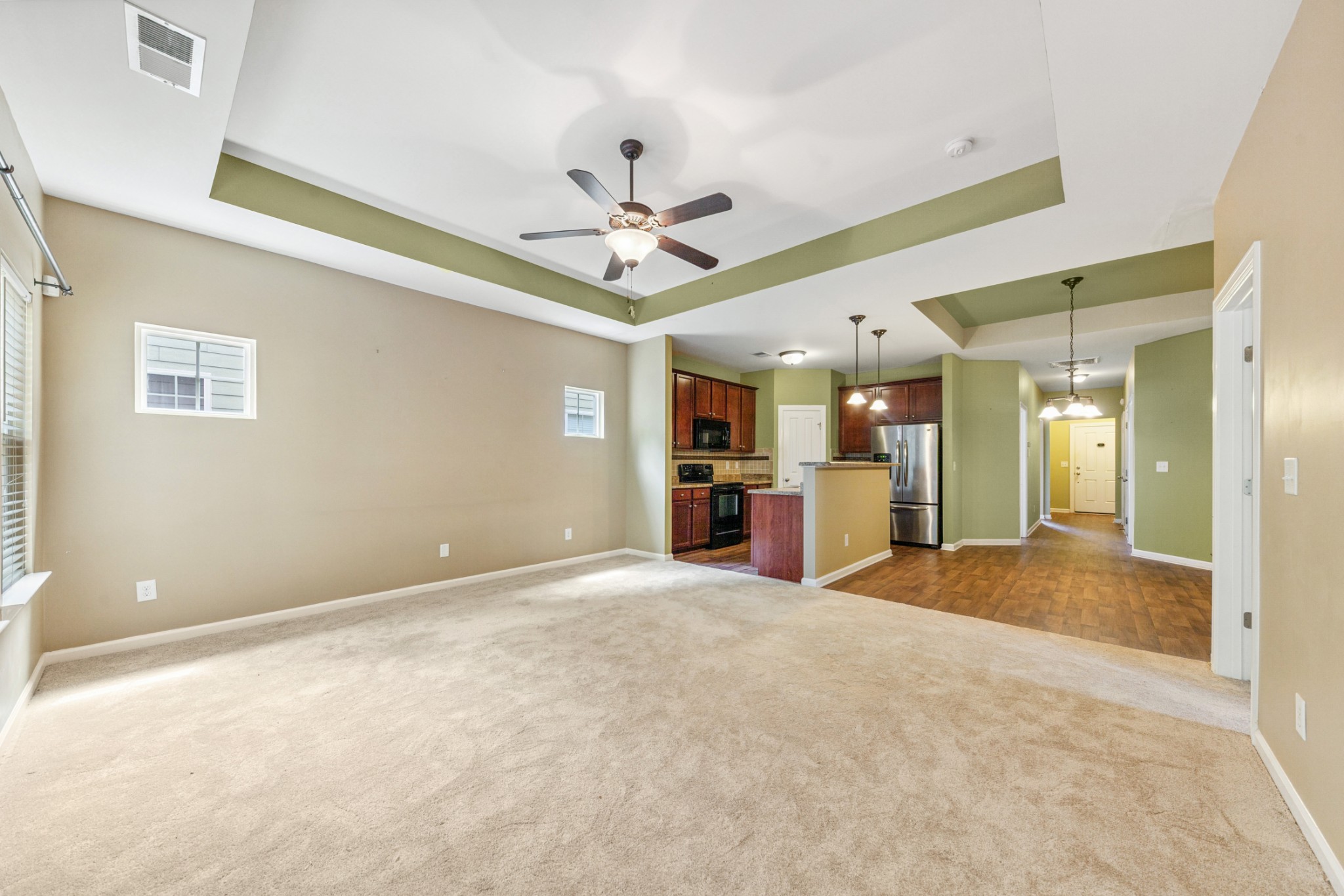 2438 Duxbury Dr