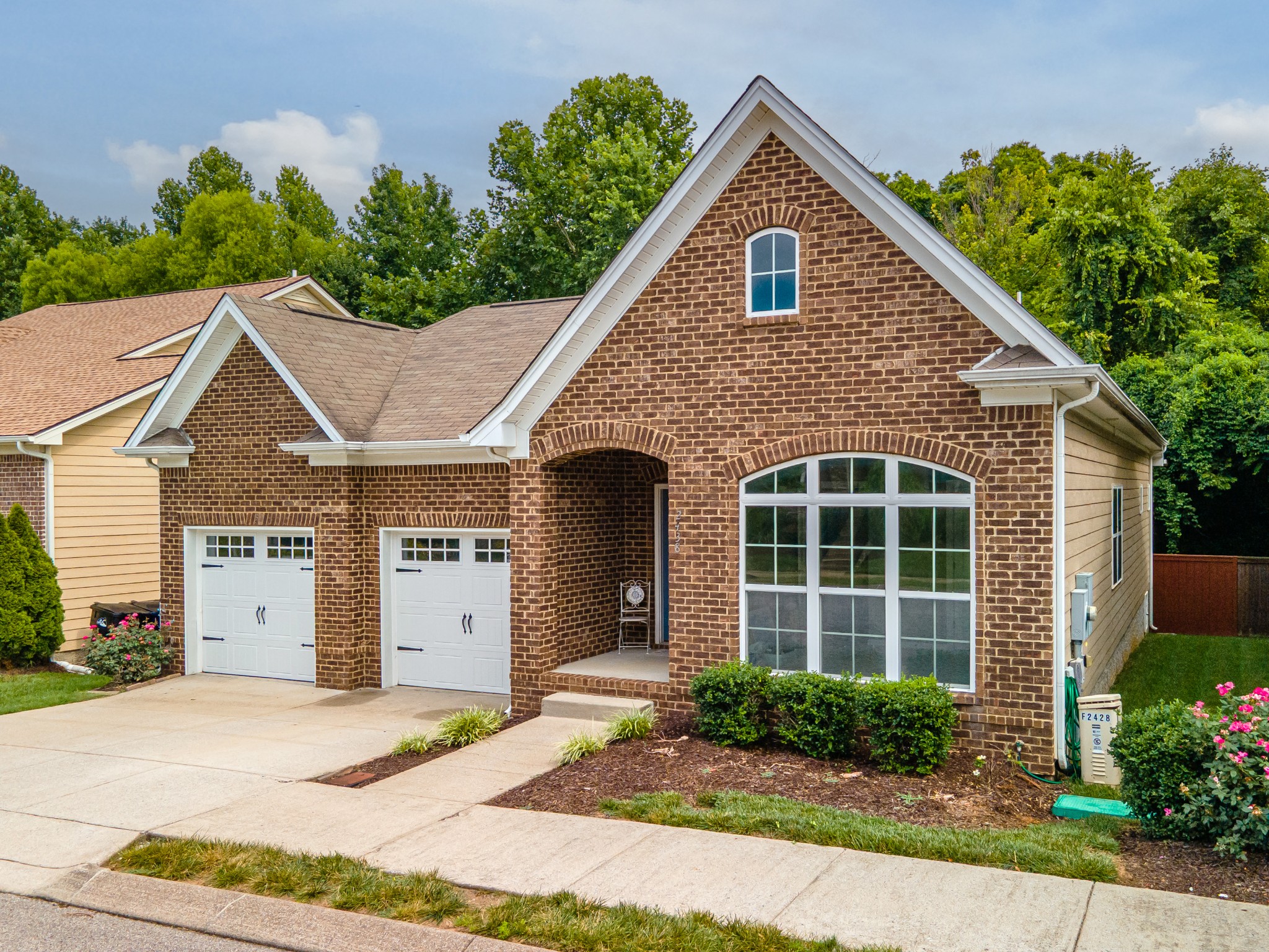 2438 Duxbury Dr