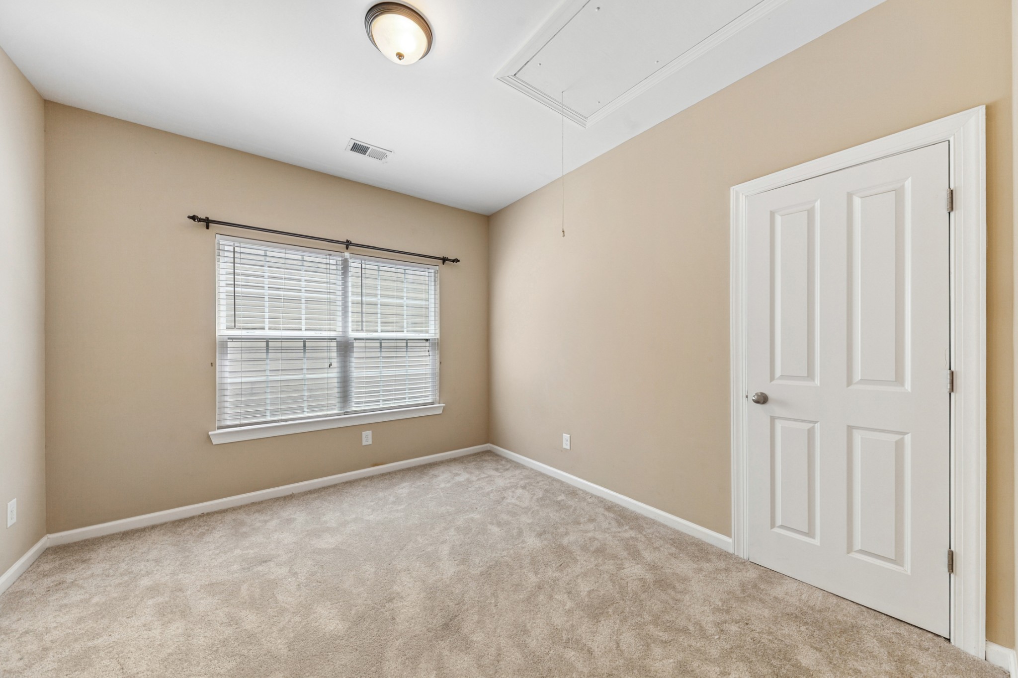 2438 Duxbury Dr