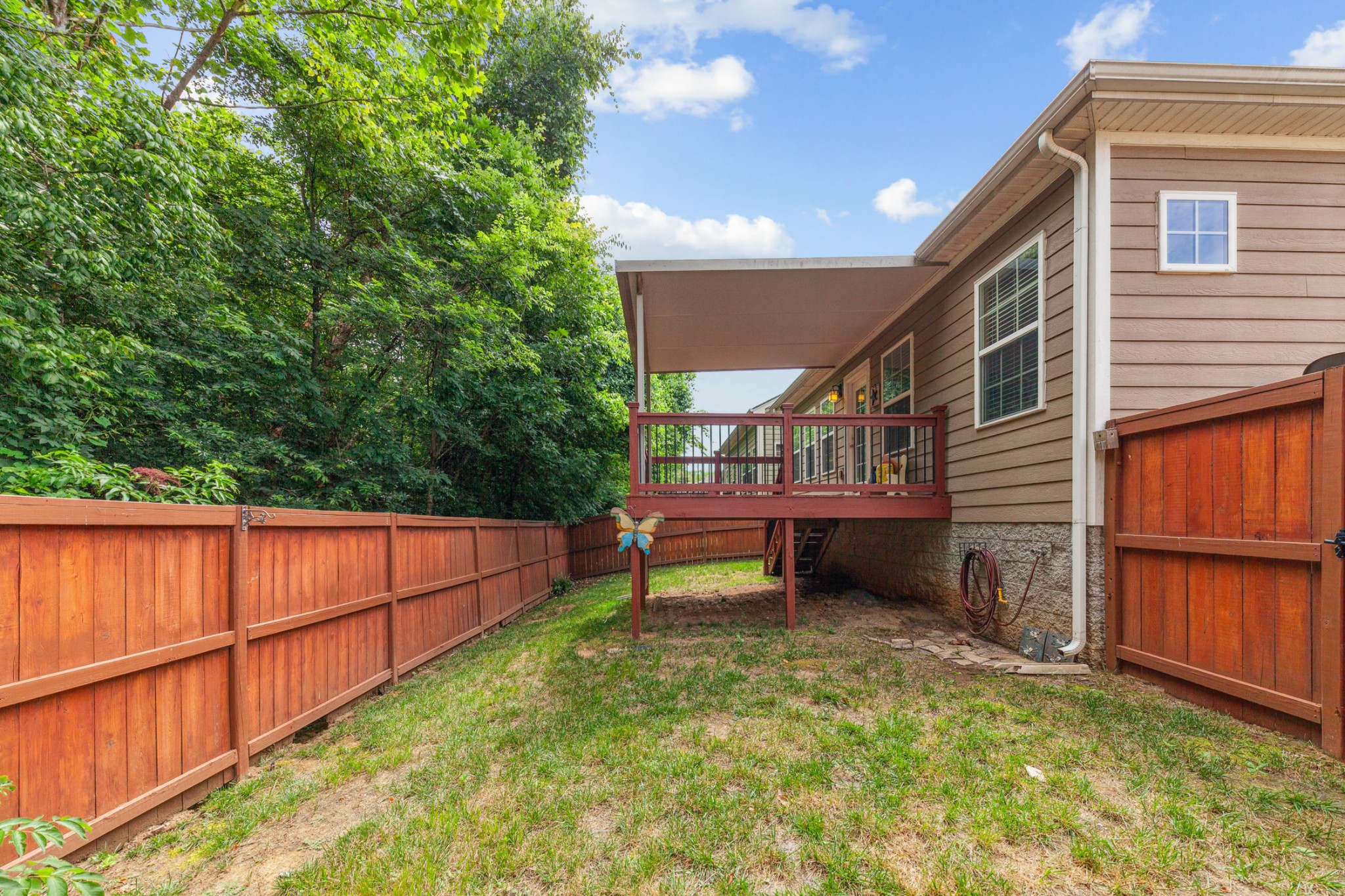 2438 Duxbury Dr