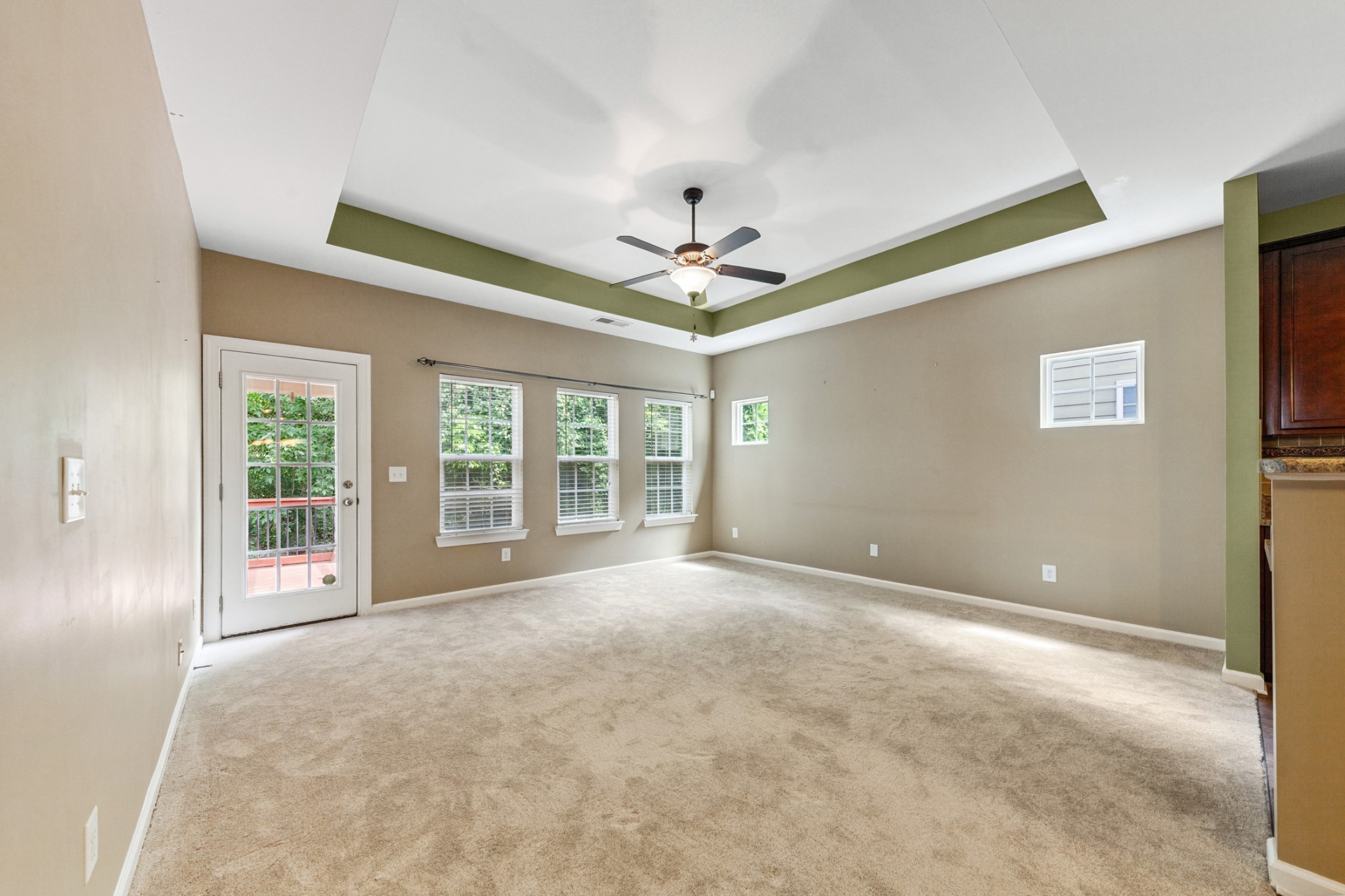 2438 Duxbury Dr