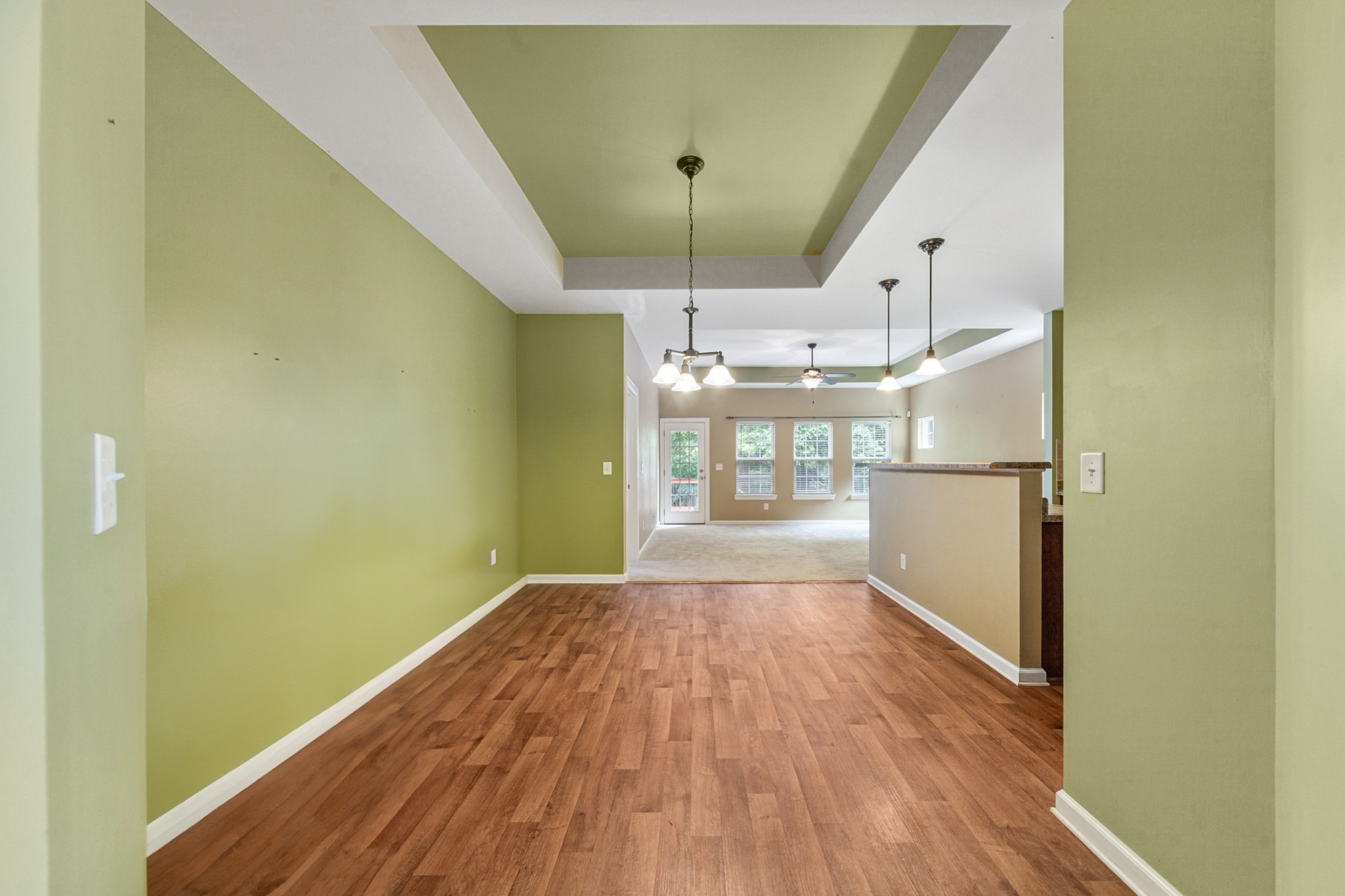 2438 Duxbury Dr