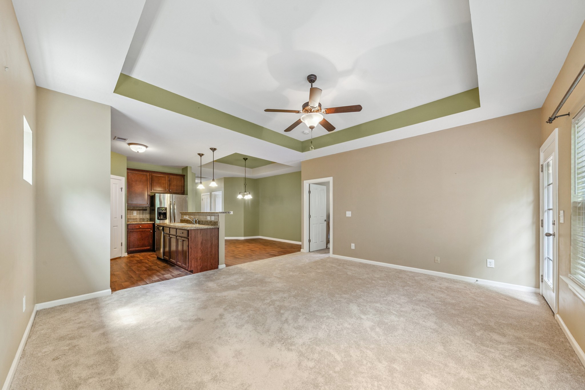 2438 Duxbury Dr