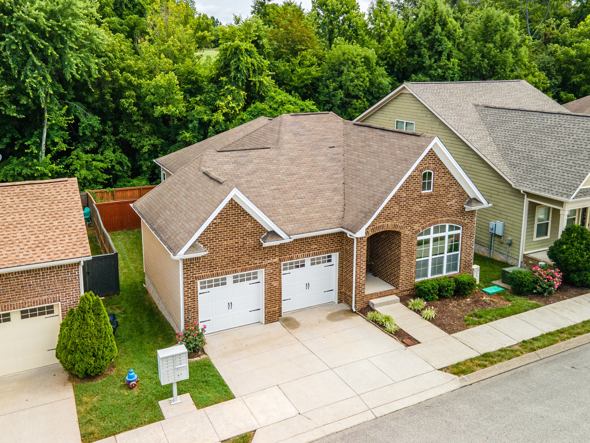 2438 Duxbury Dr