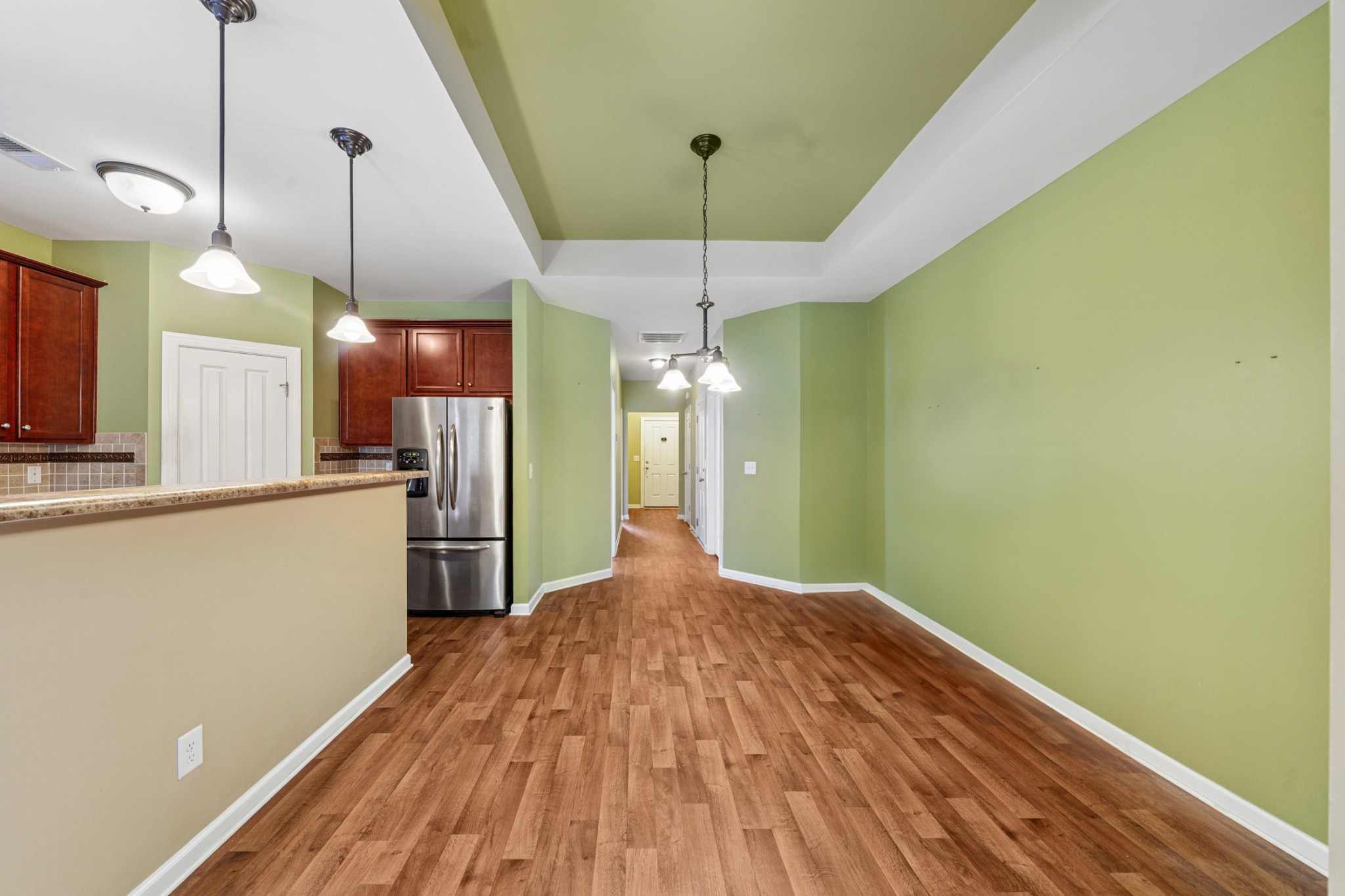 2438 Duxbury Dr