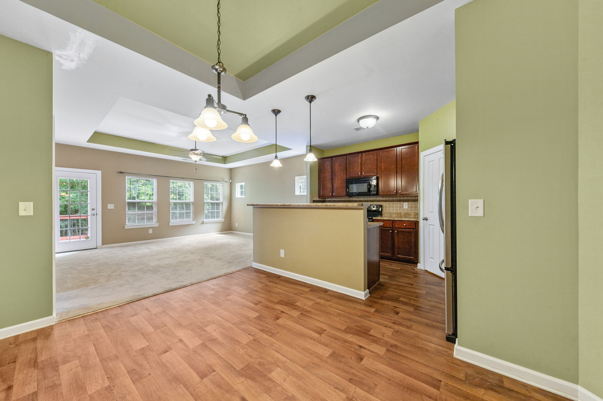 2438 Duxbury Dr