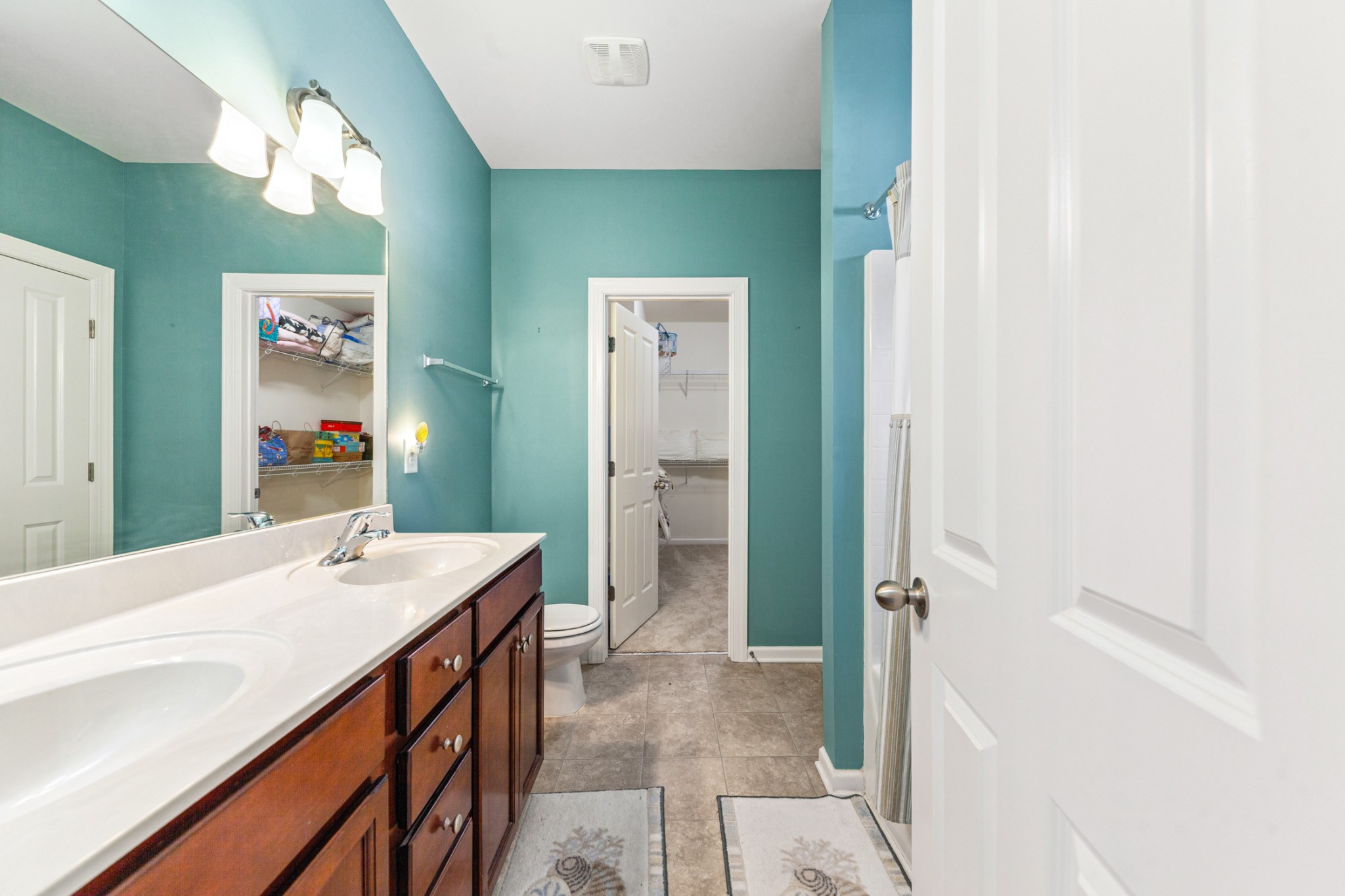 2438 Duxbury Dr