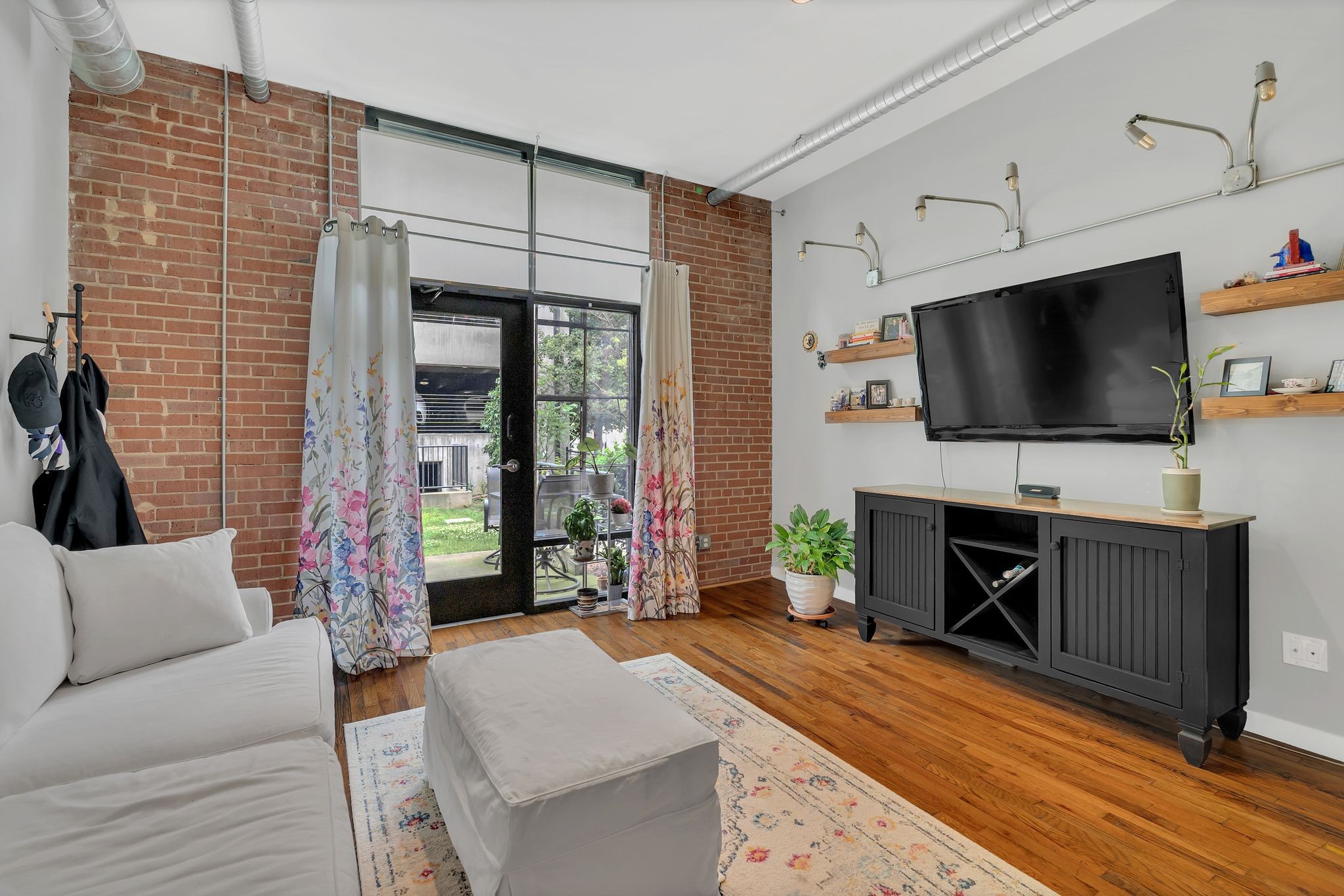 706 Taylor St Unit: 102