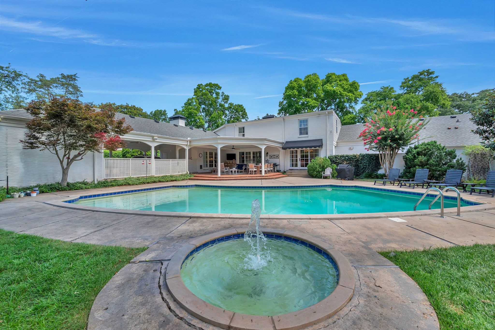 219 Hillwood Blvd