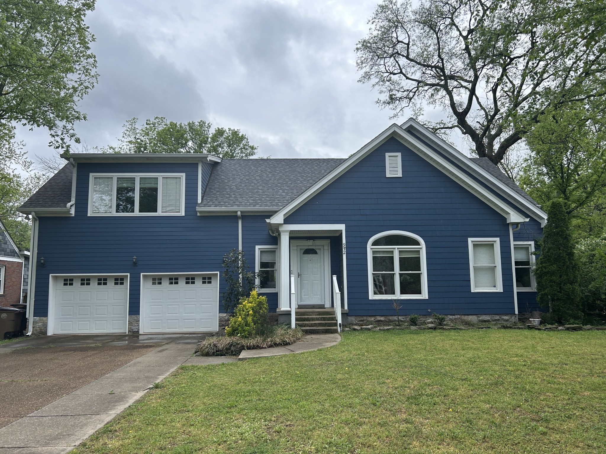 952 Graybar Ln