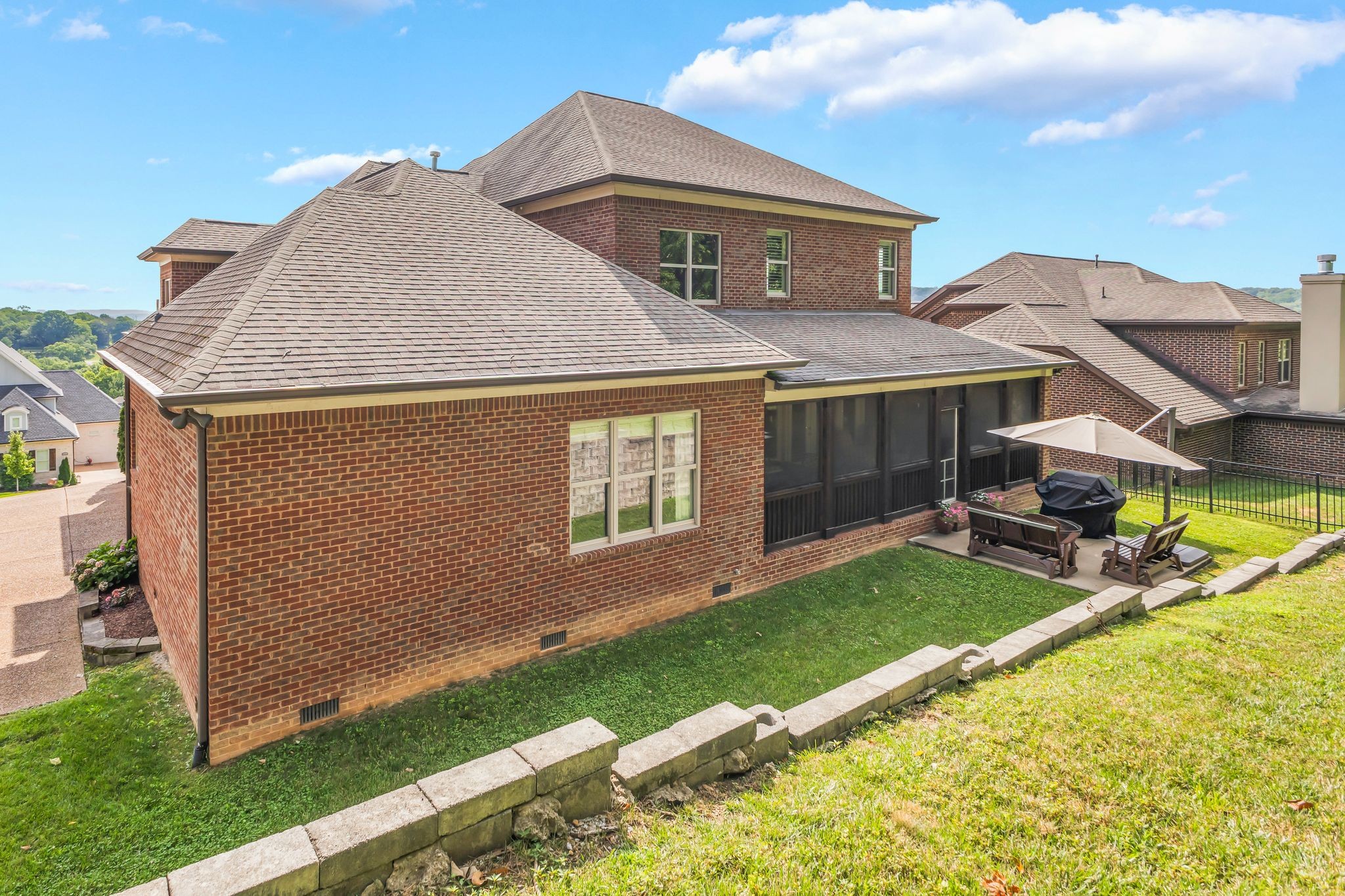 317 Holcombe Ln