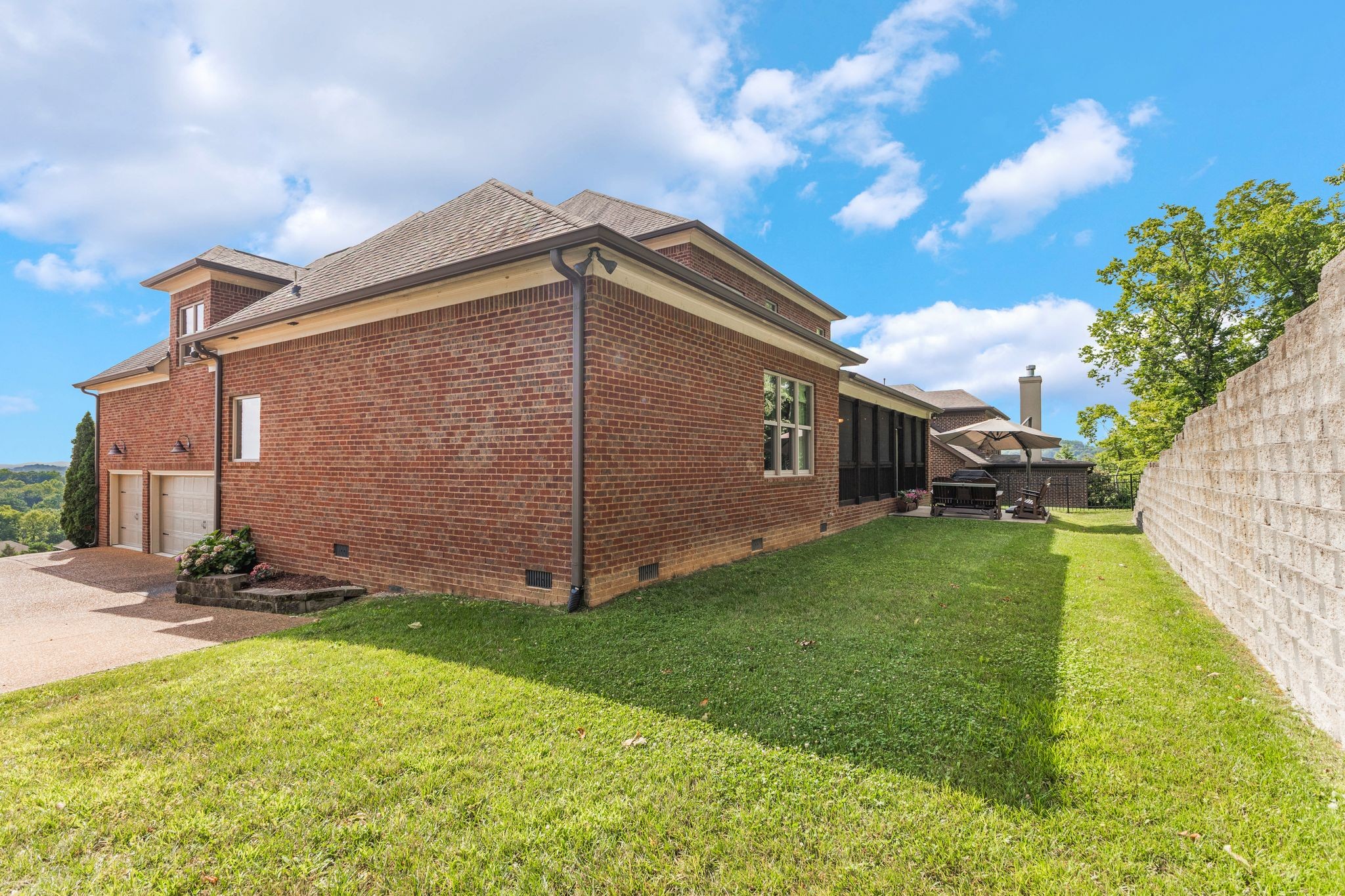 317 Holcombe Ln
