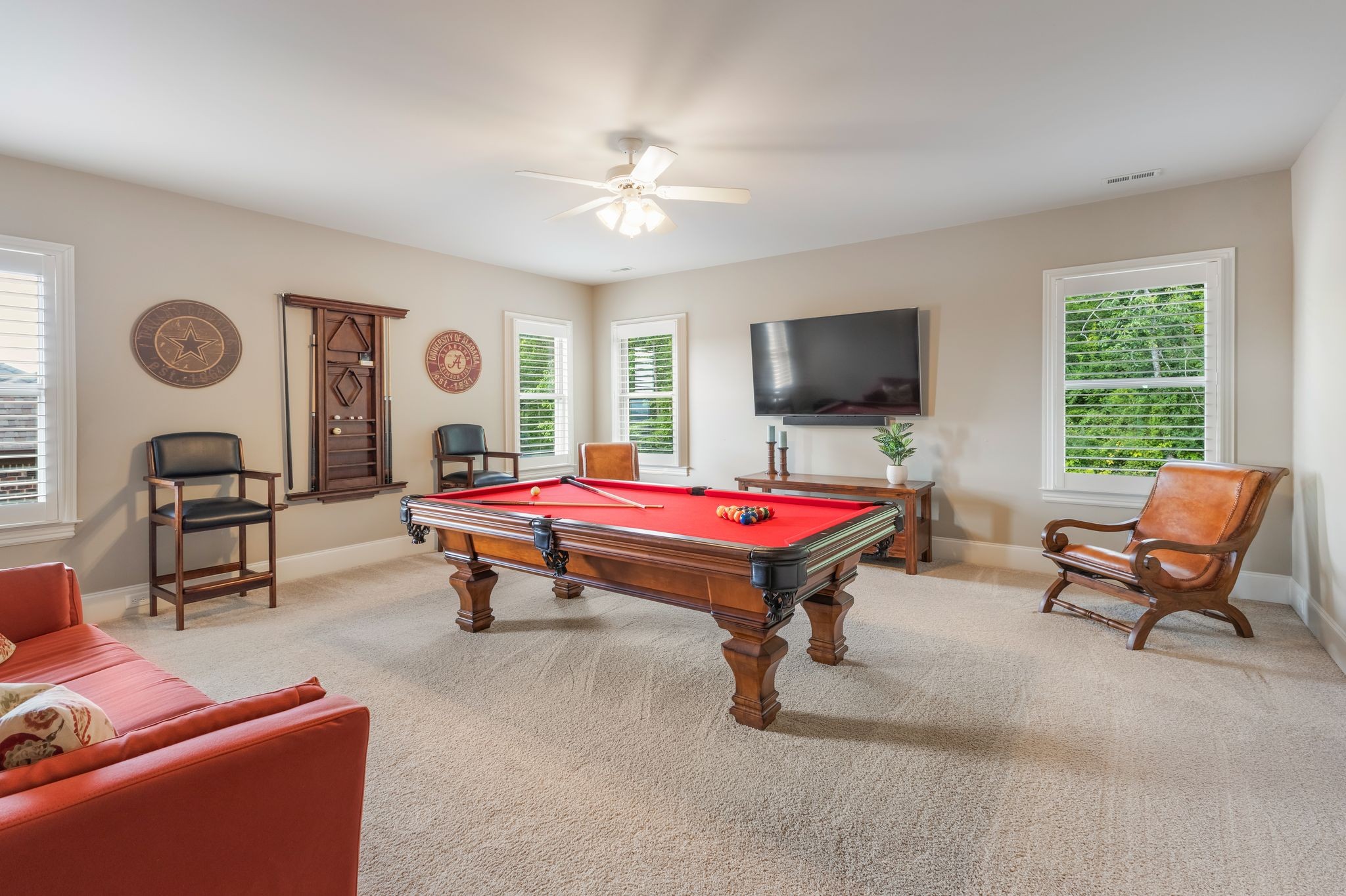 317 Holcombe Ln