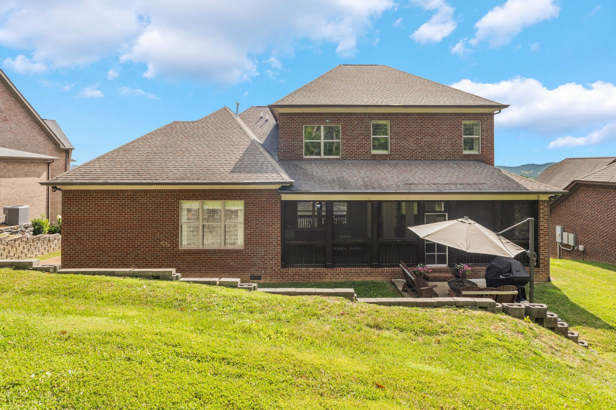 317 Holcombe Ln