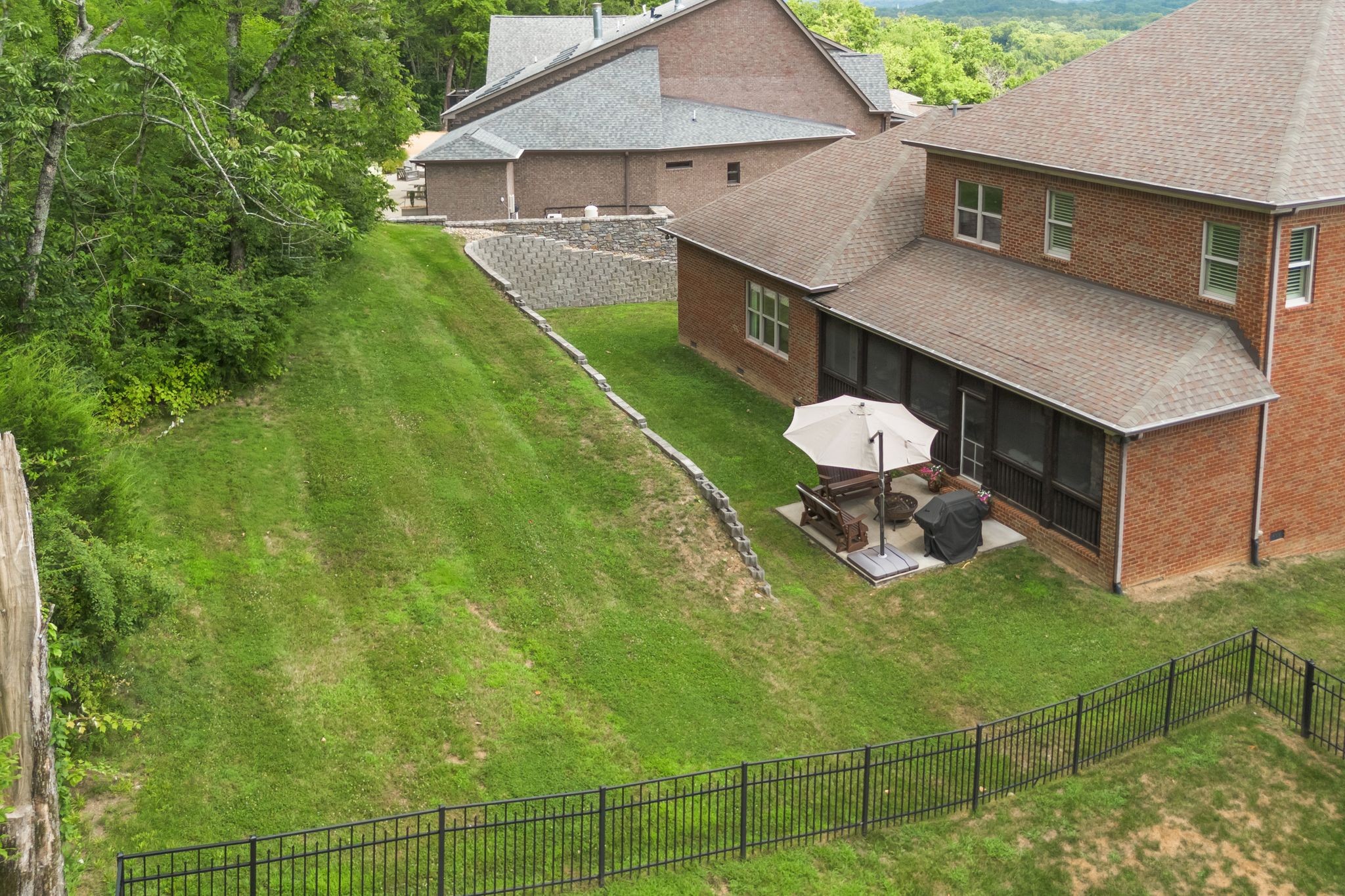 317 Holcombe Ln