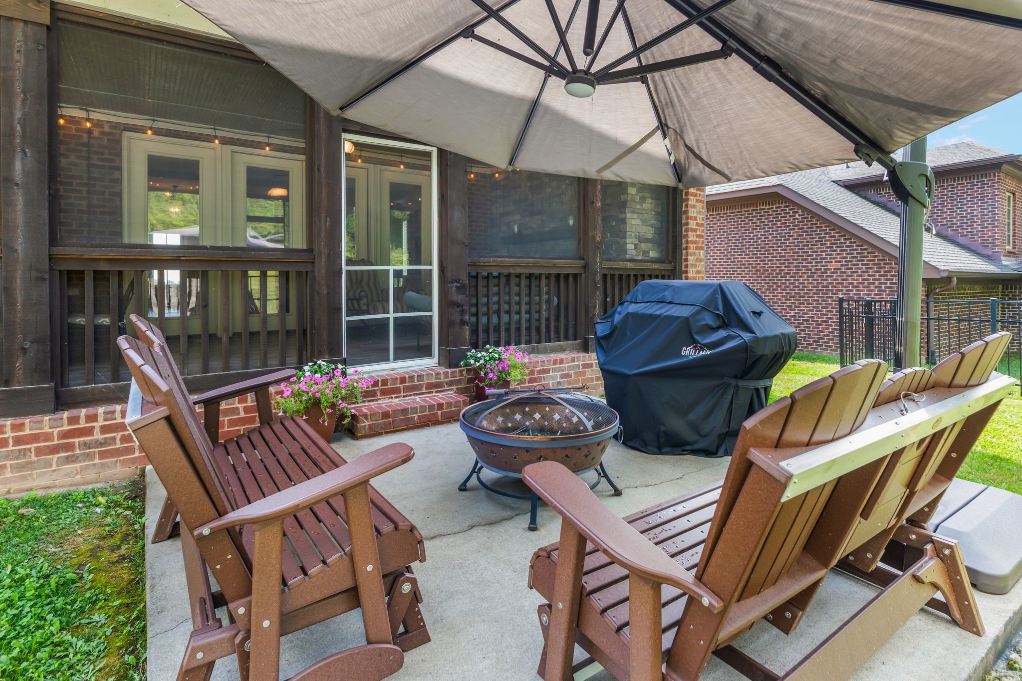 317 Holcombe Ln