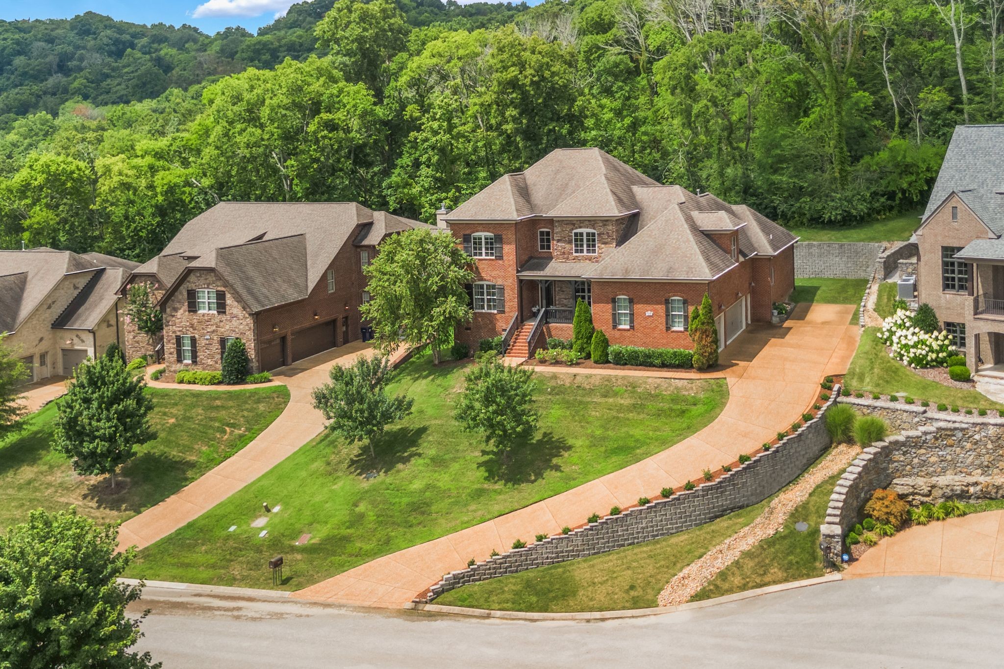 317 Holcombe Ln