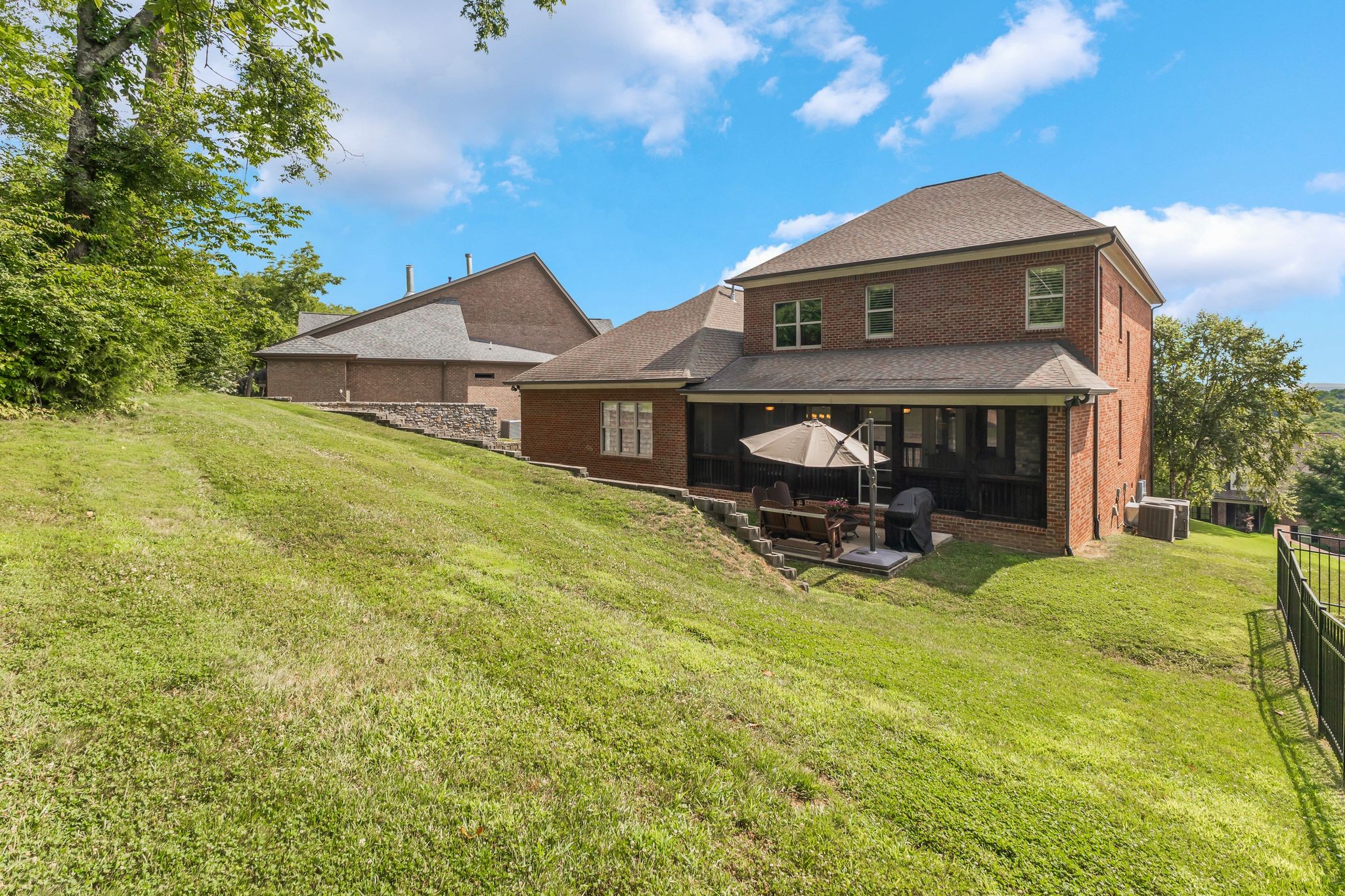 317 Holcombe Ln