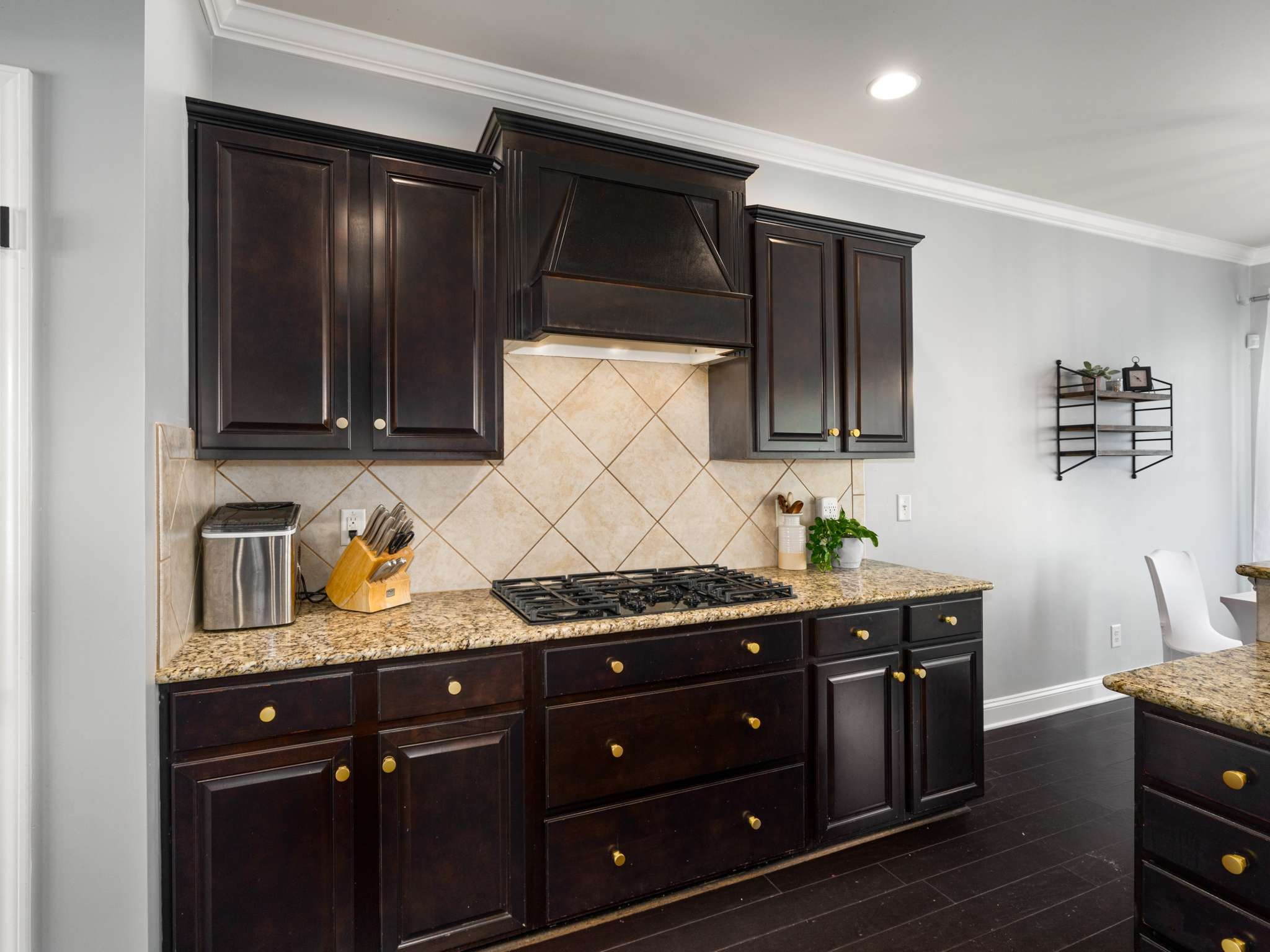 308 Valleyview Dr