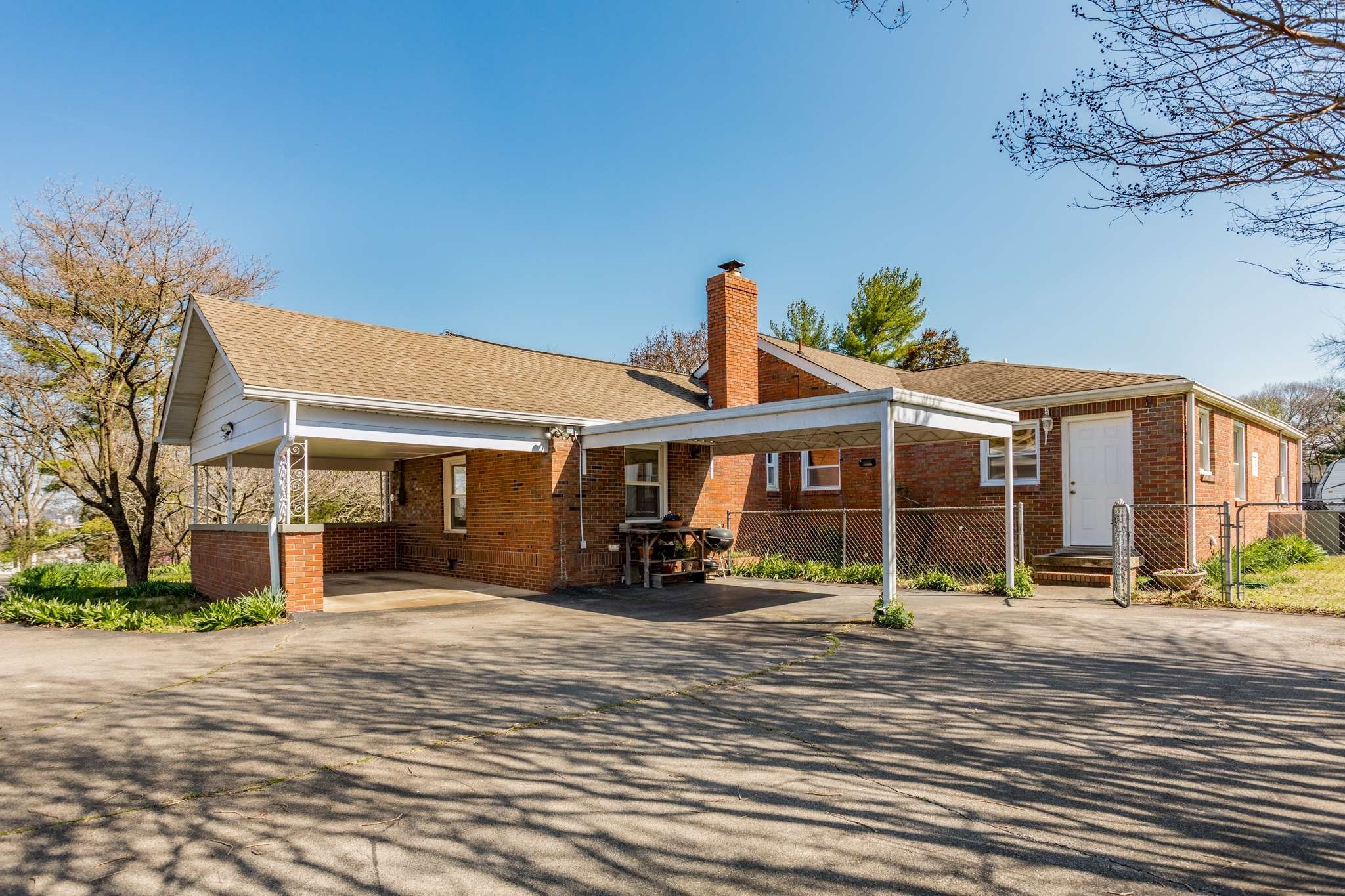 4011 Moss Rose Dr