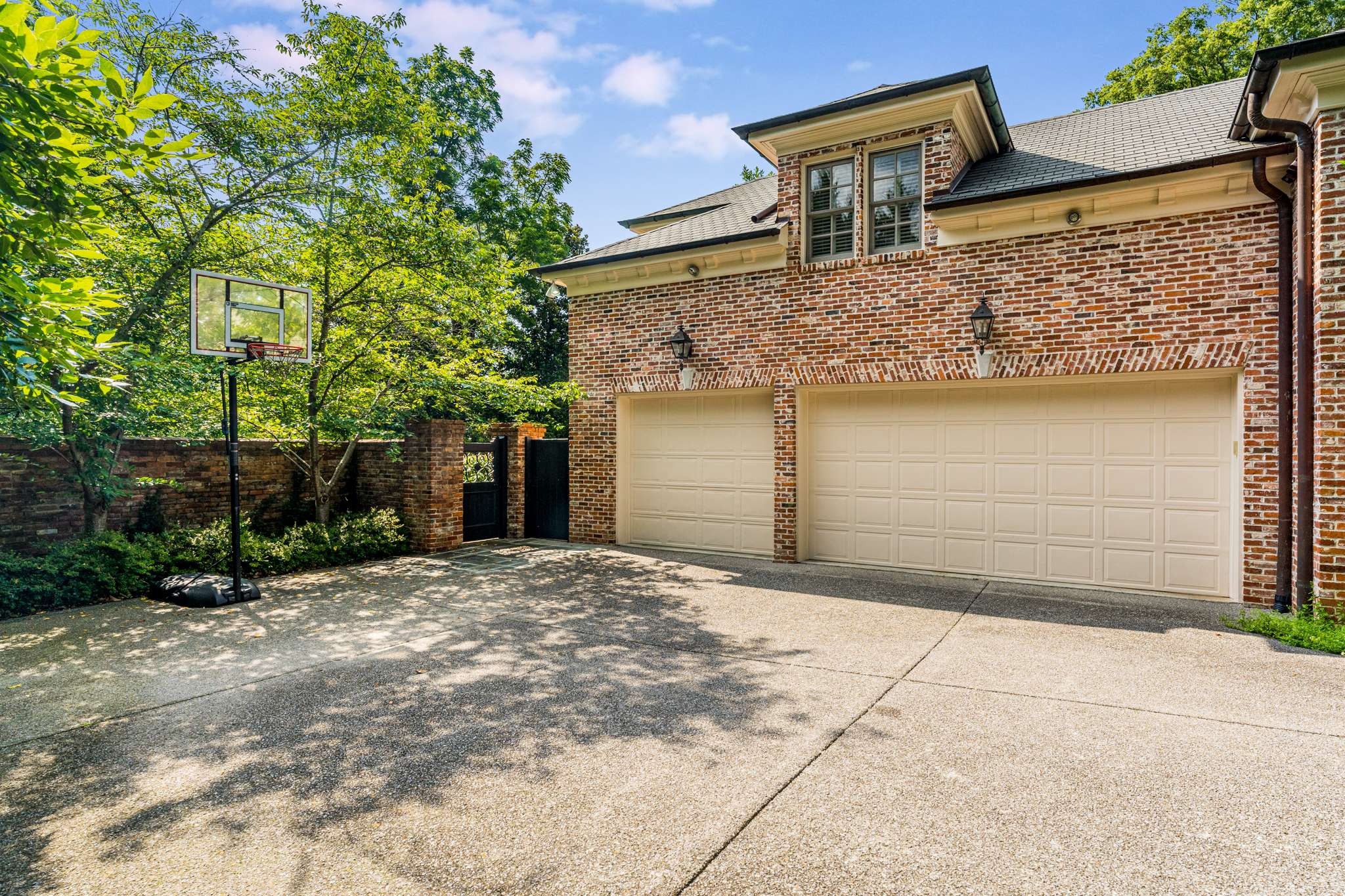 401 Lynnwood Blvd