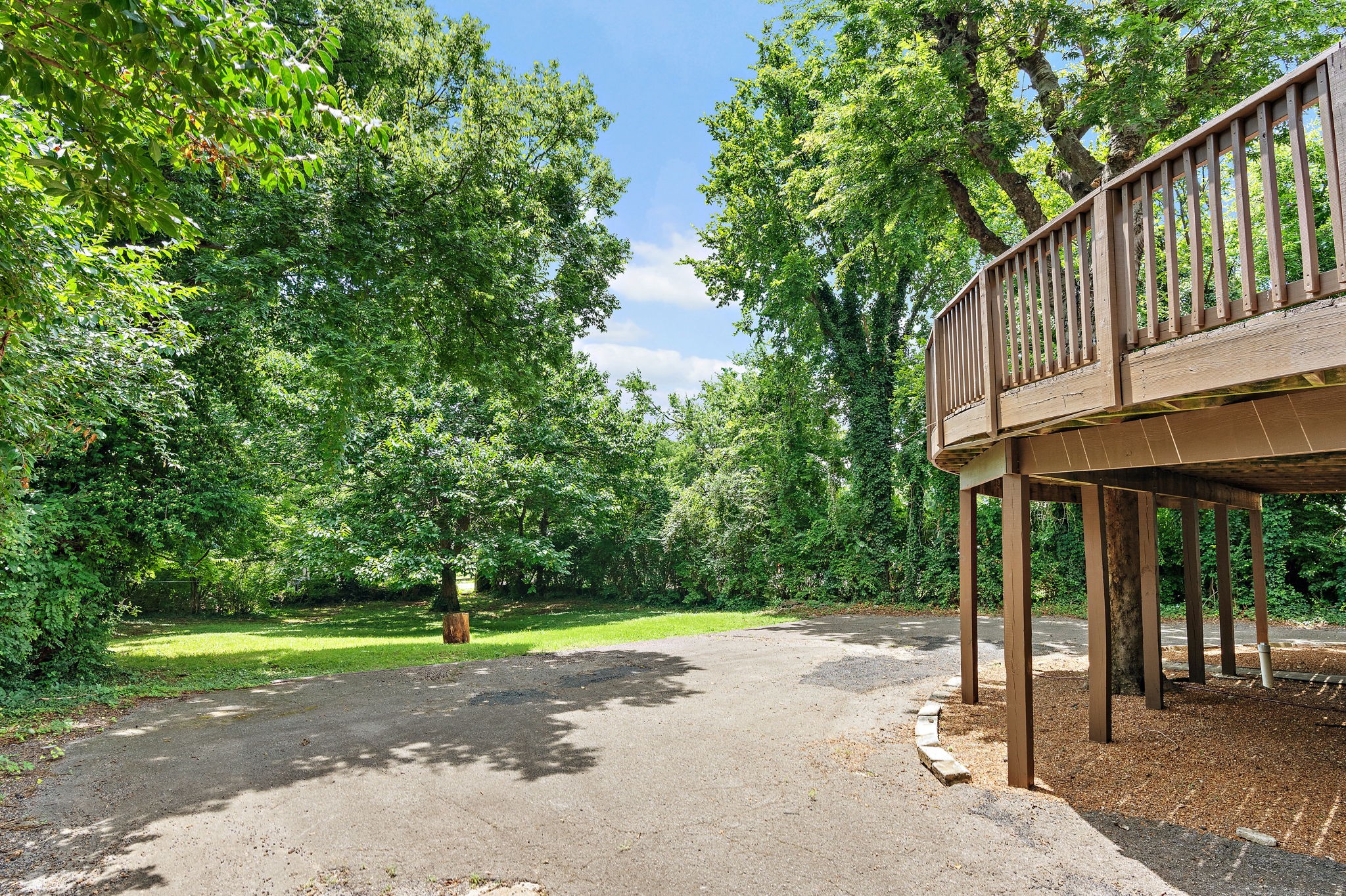 3201 Hillside Dr