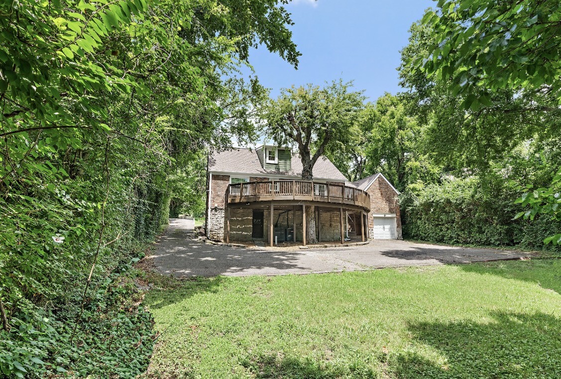 3201 Hillside Dr