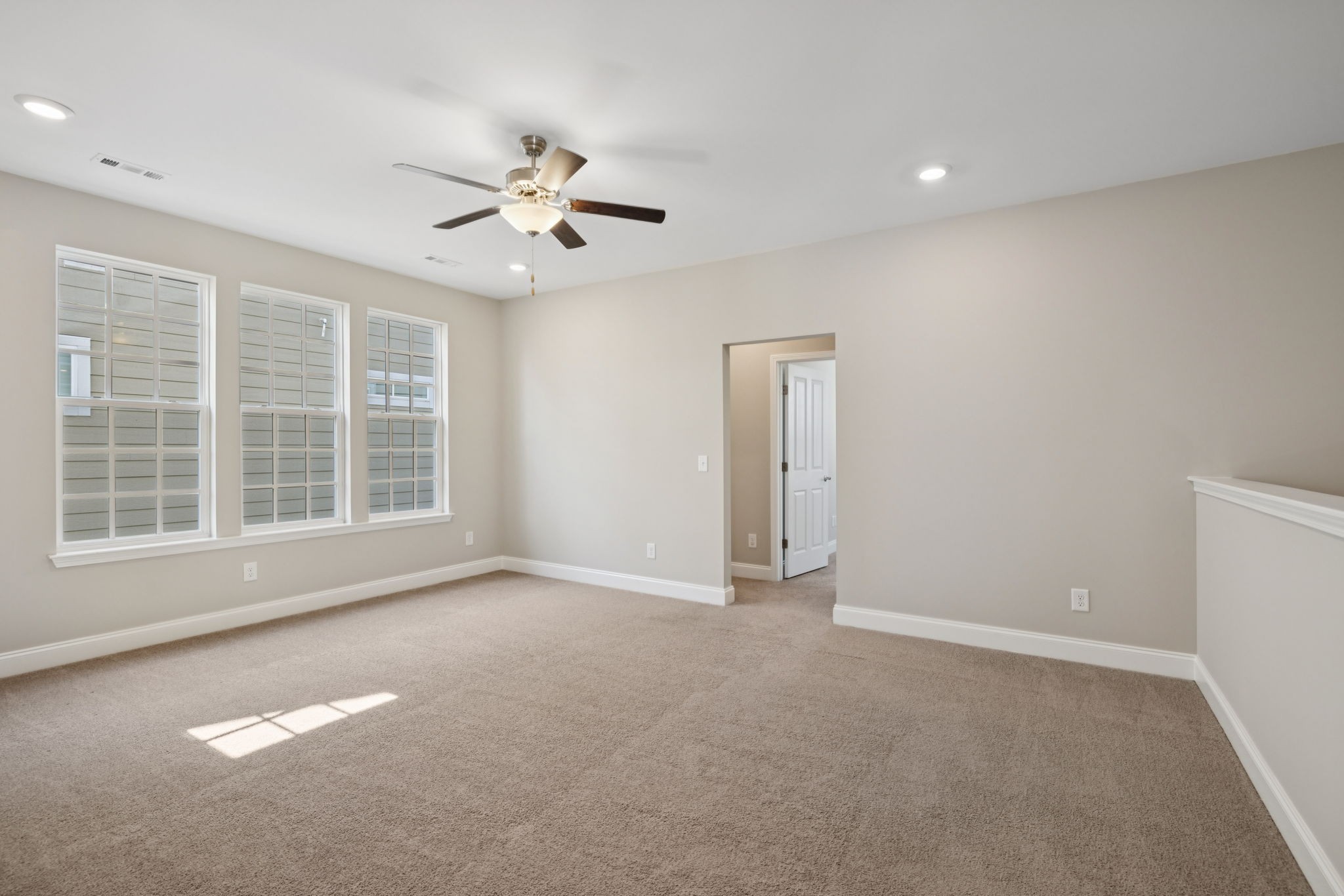 1012 Stoneleigh Ln