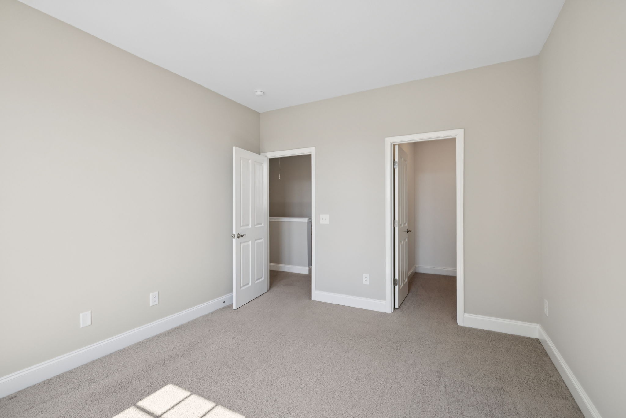 1012 Stoneleigh Ln