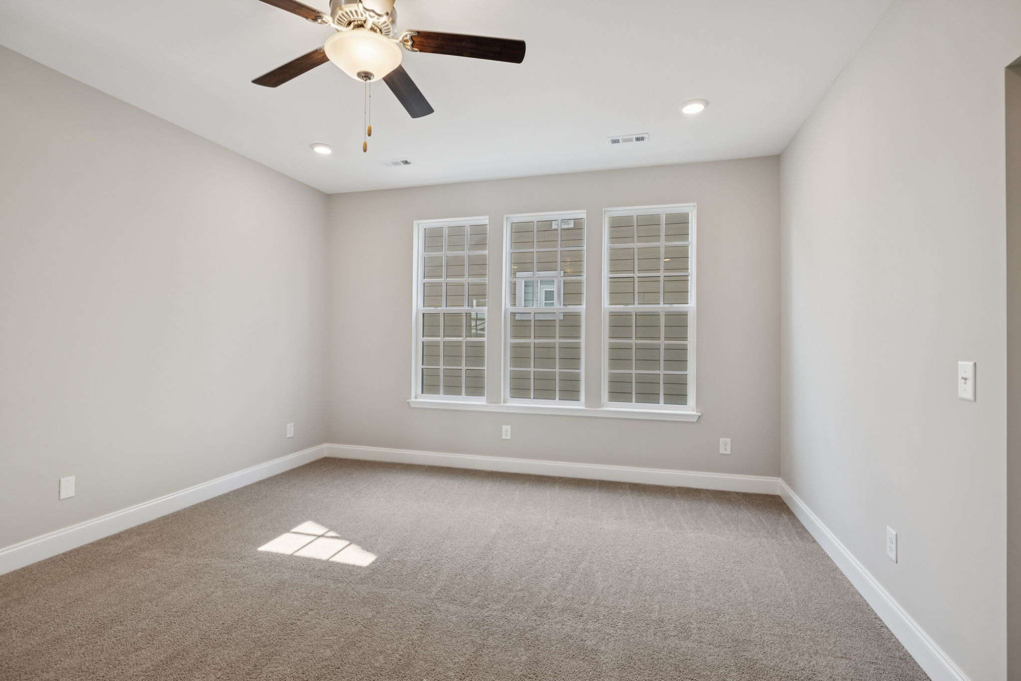 1012 Stoneleigh Ln