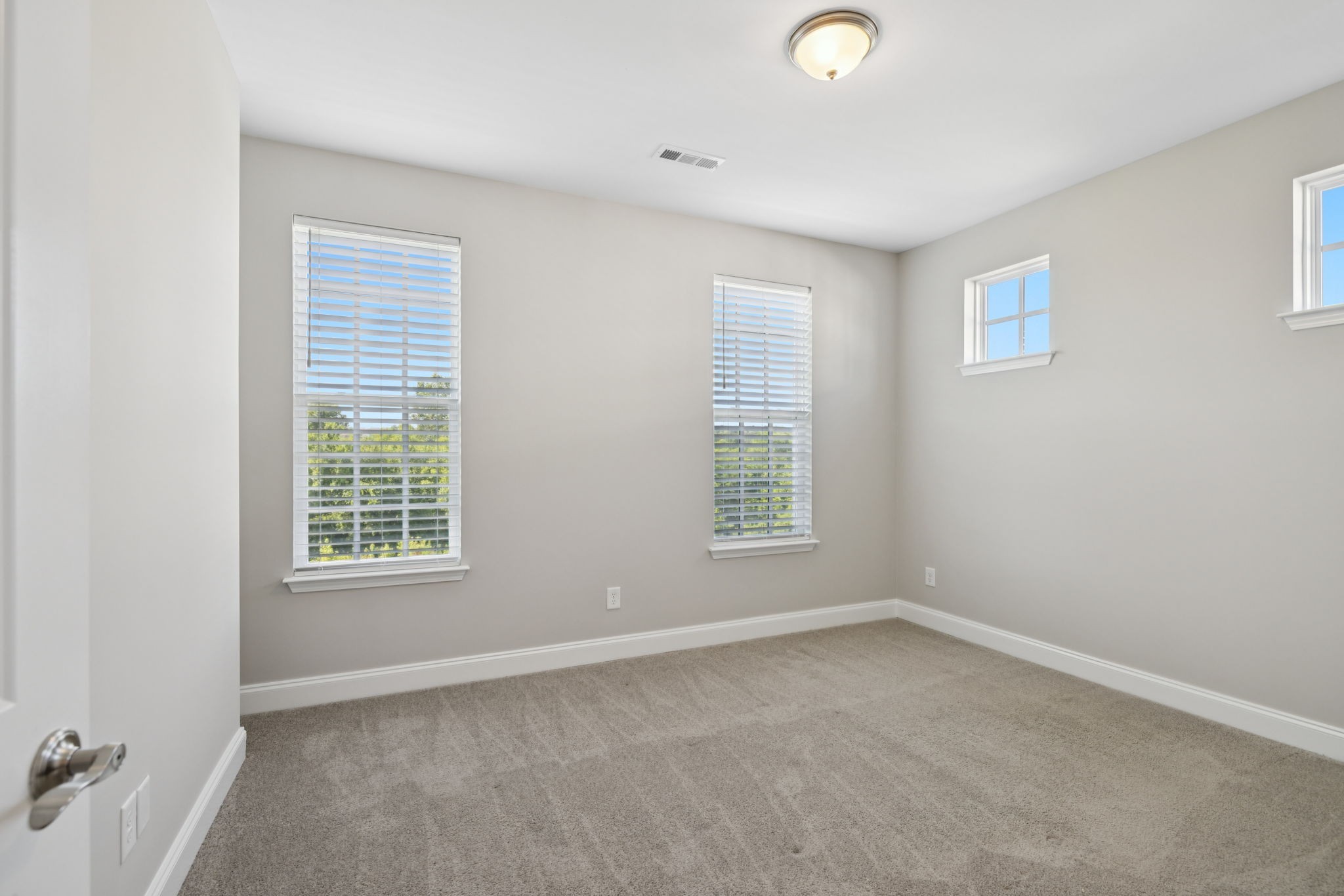 1012 Stoneleigh Ln