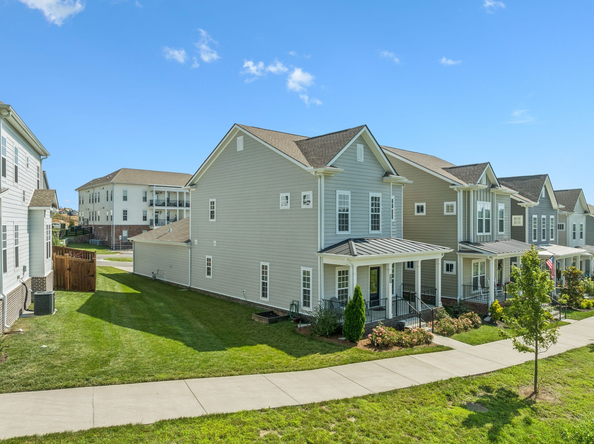 1012 Stoneleigh Ln