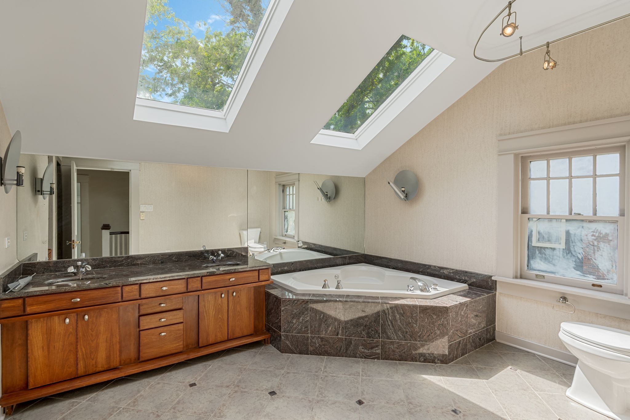 339 Chesterfield Ave