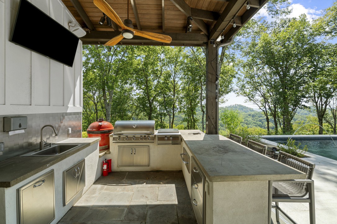1235 Bradley Dr