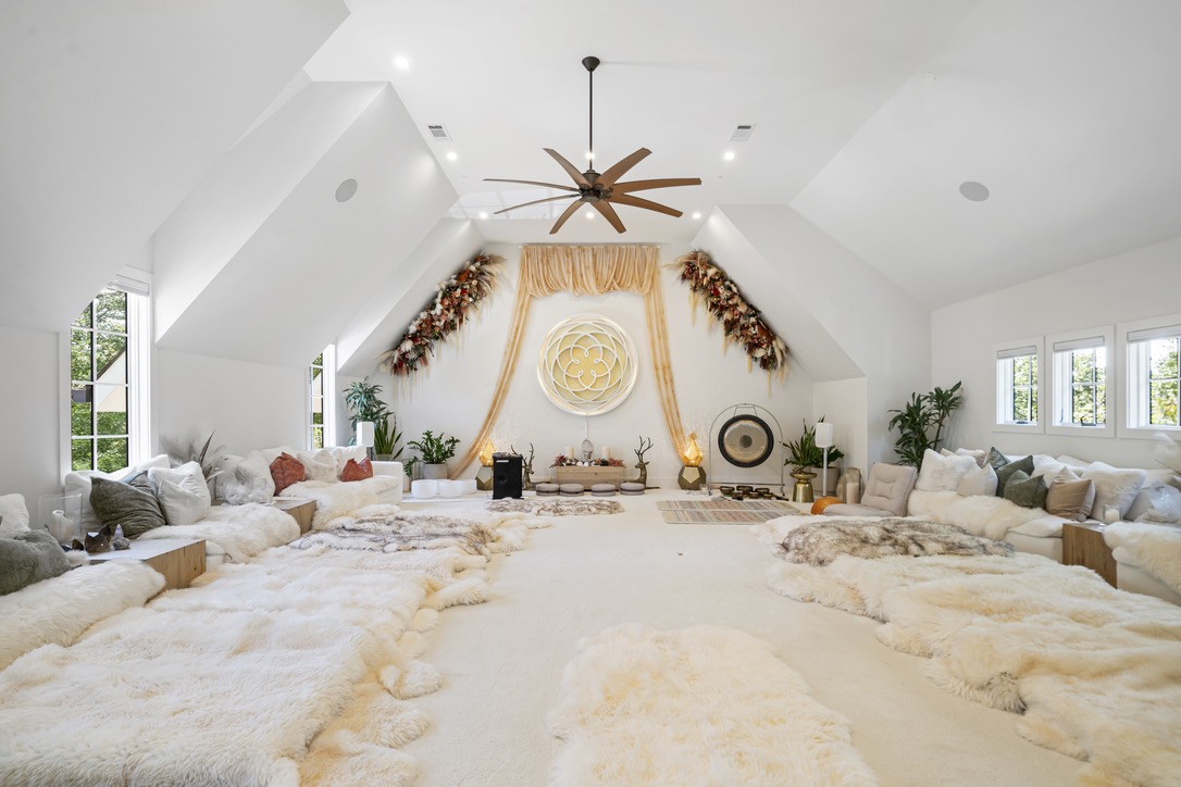 1235 Bradley Dr