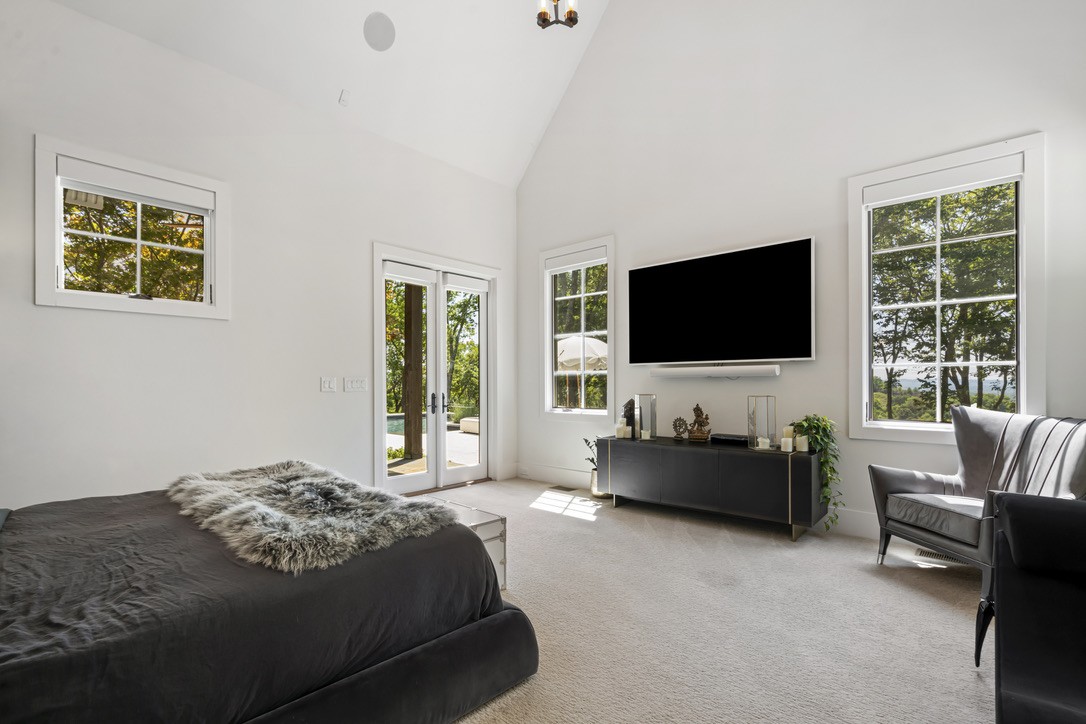 1235 Bradley Dr