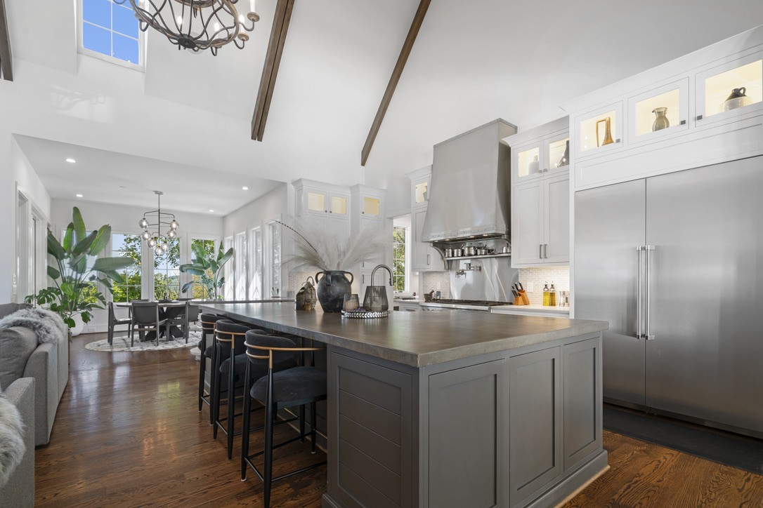 1235 Bradley Dr