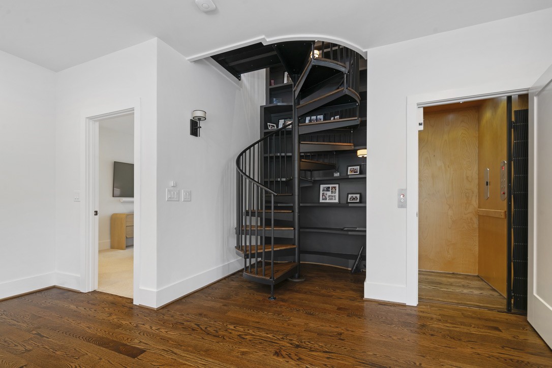 1235 Bradley Dr
