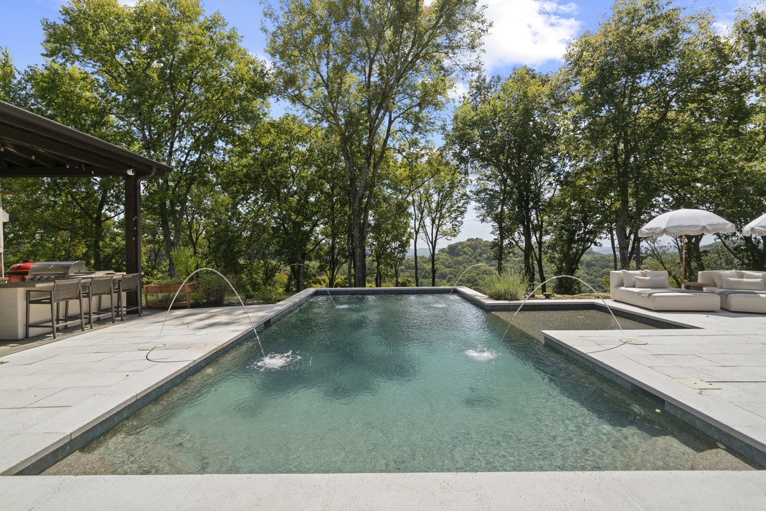 1235 Bradley Dr