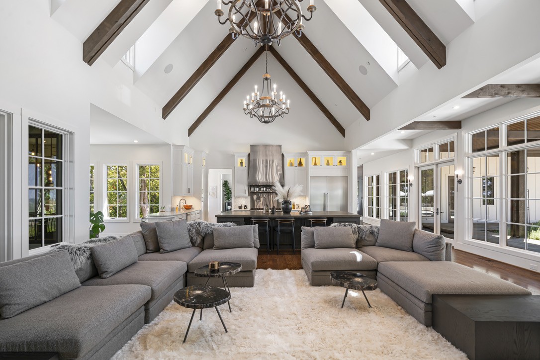 1235 Bradley Dr