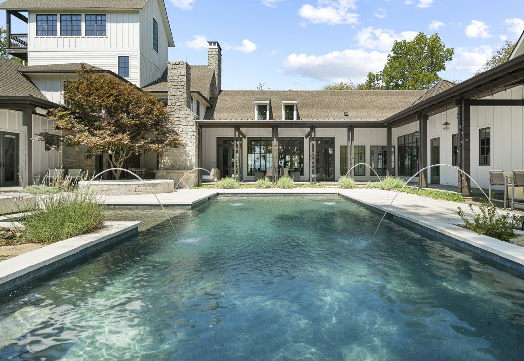1235 Bradley Dr