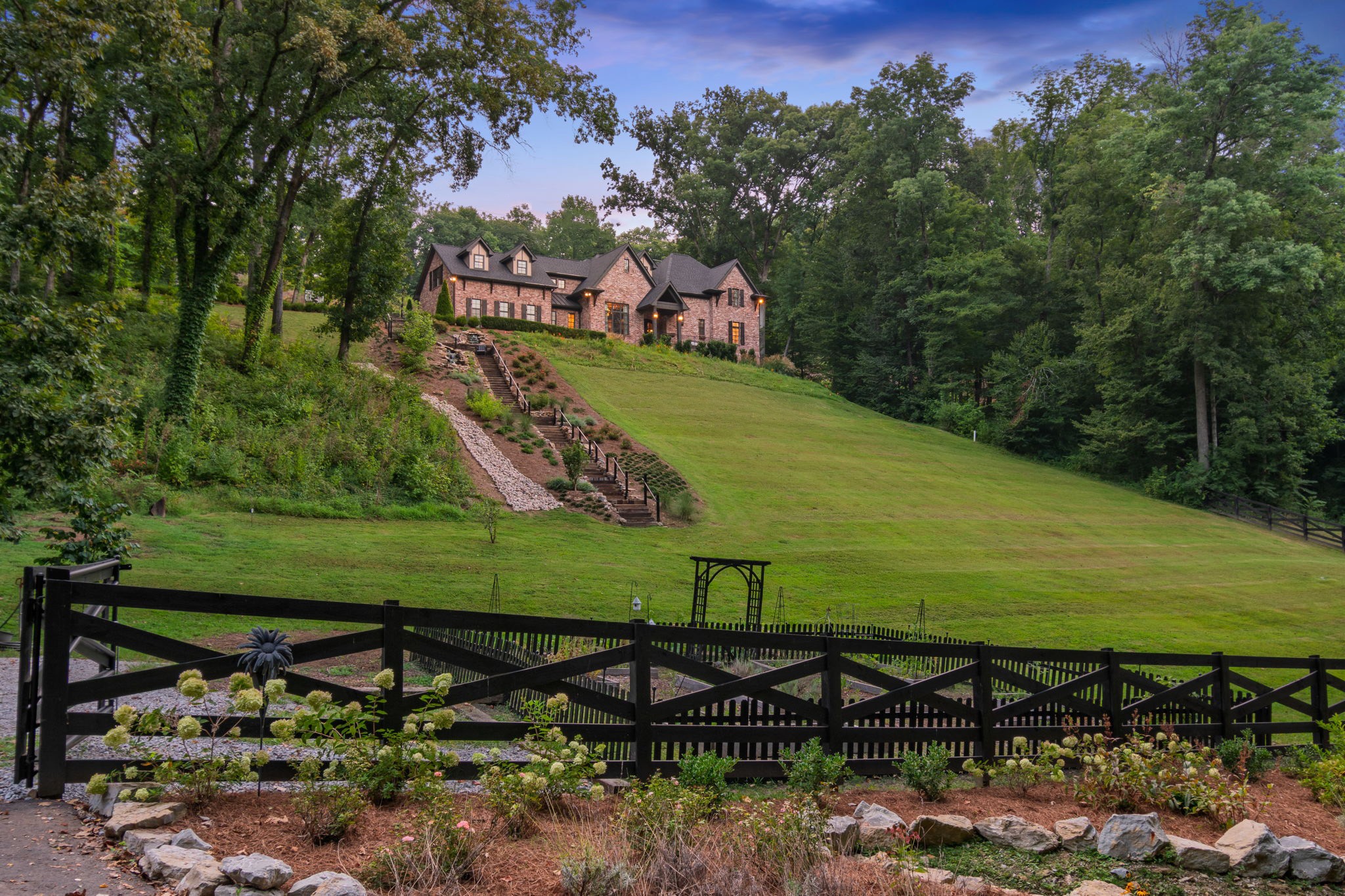 7518 River Road Pike