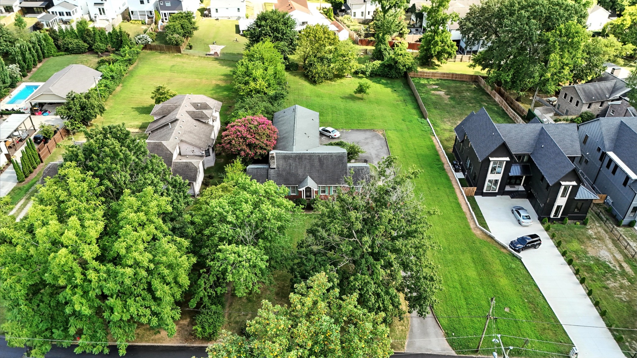 945 Inverness Ave