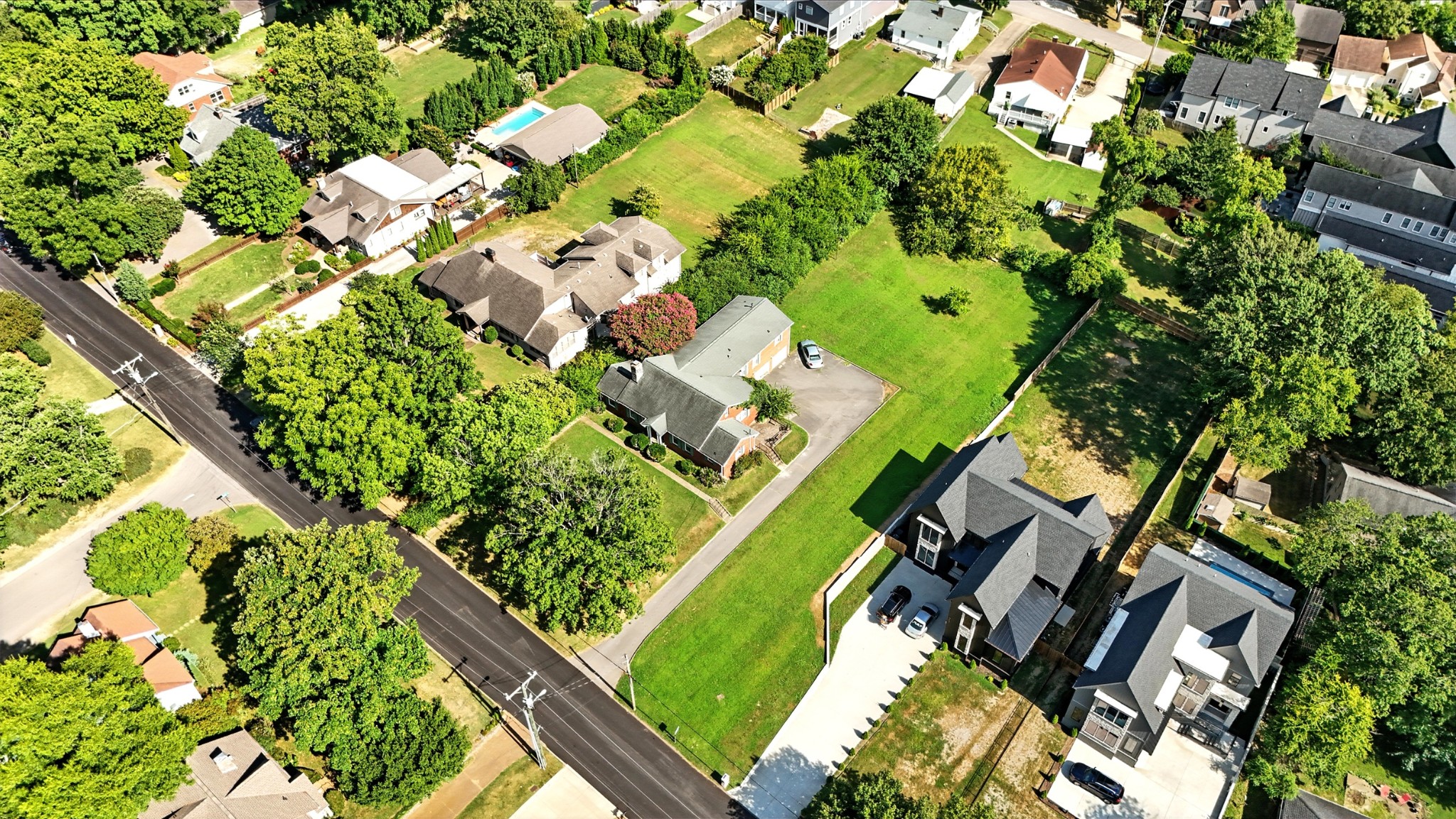 945 Inverness Ave