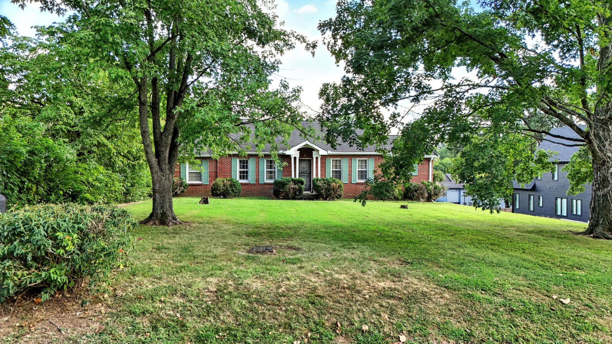 945 Inverness Ave