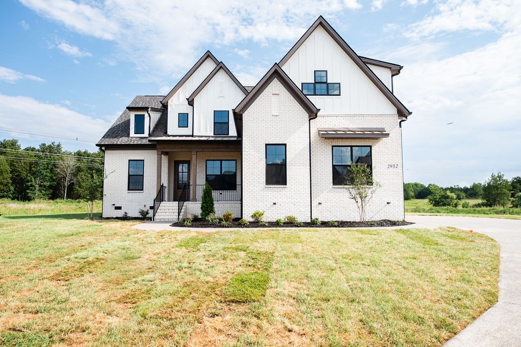2932 Carisbrooke Dr