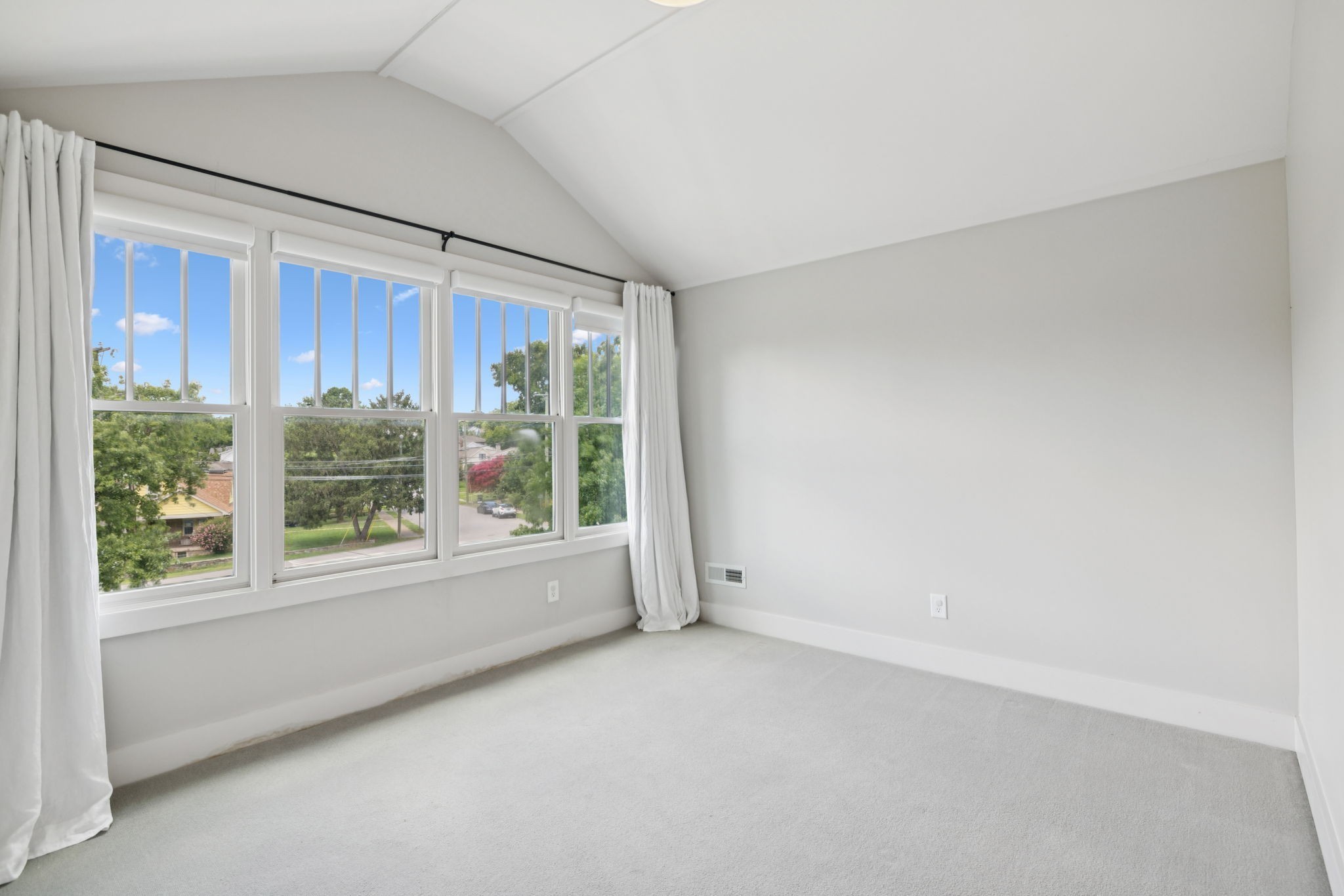 2310 Vaulx Ln