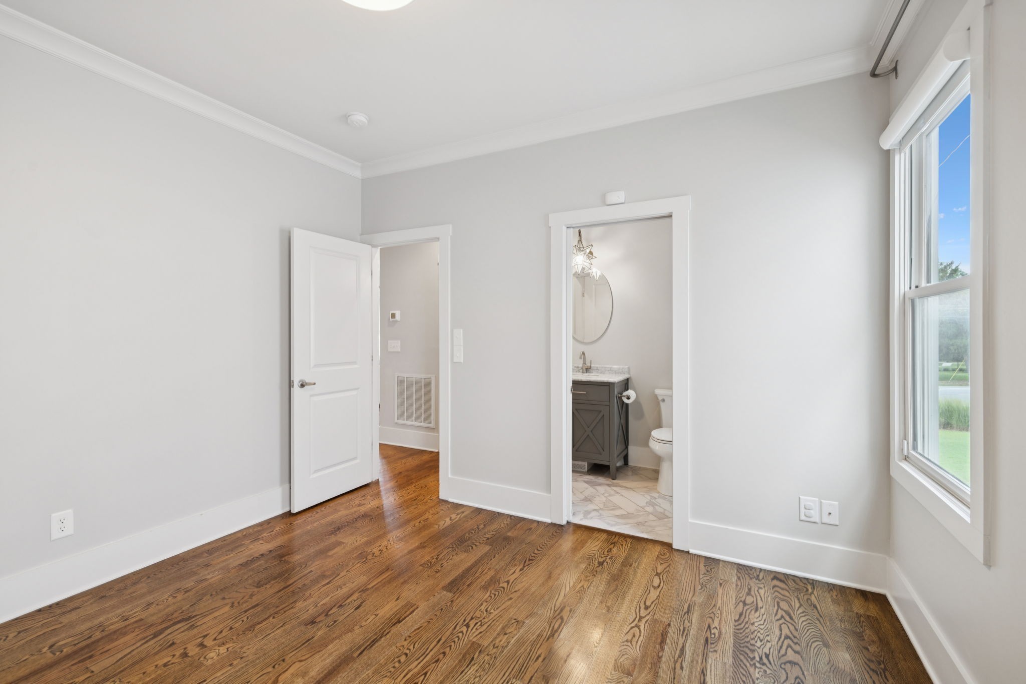 2310 Vaulx Ln